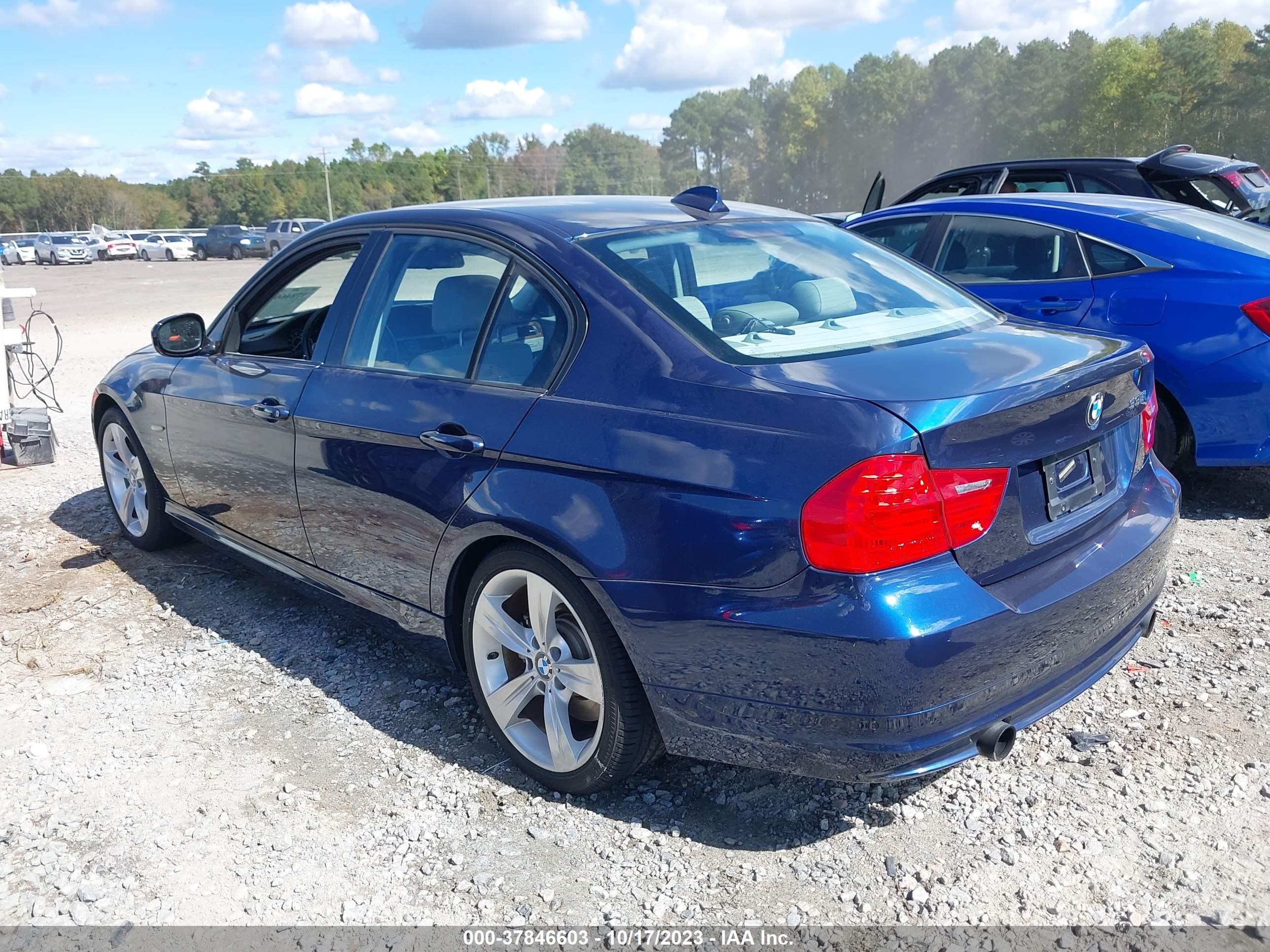 Photo 2 VIN: WBAPM5C5XBE435361 - BMW 3ER 