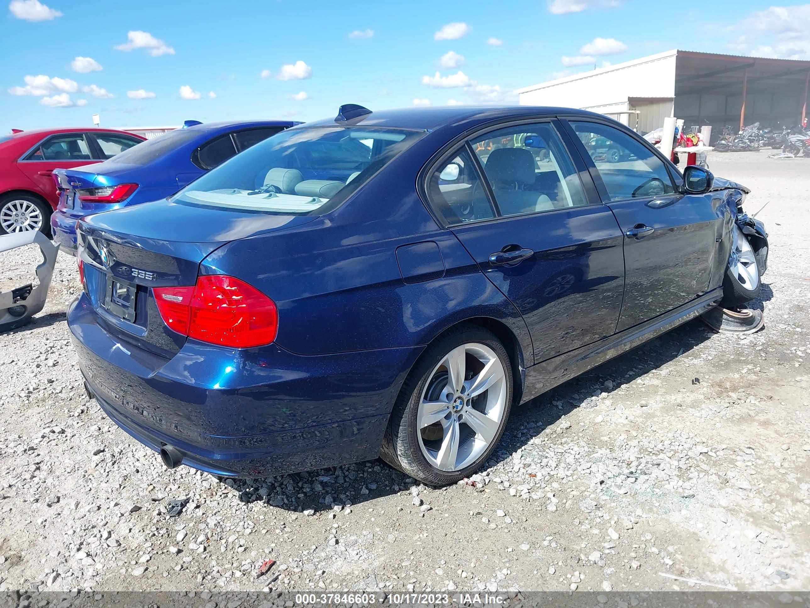 Photo 3 VIN: WBAPM5C5XBE435361 - BMW 3ER 