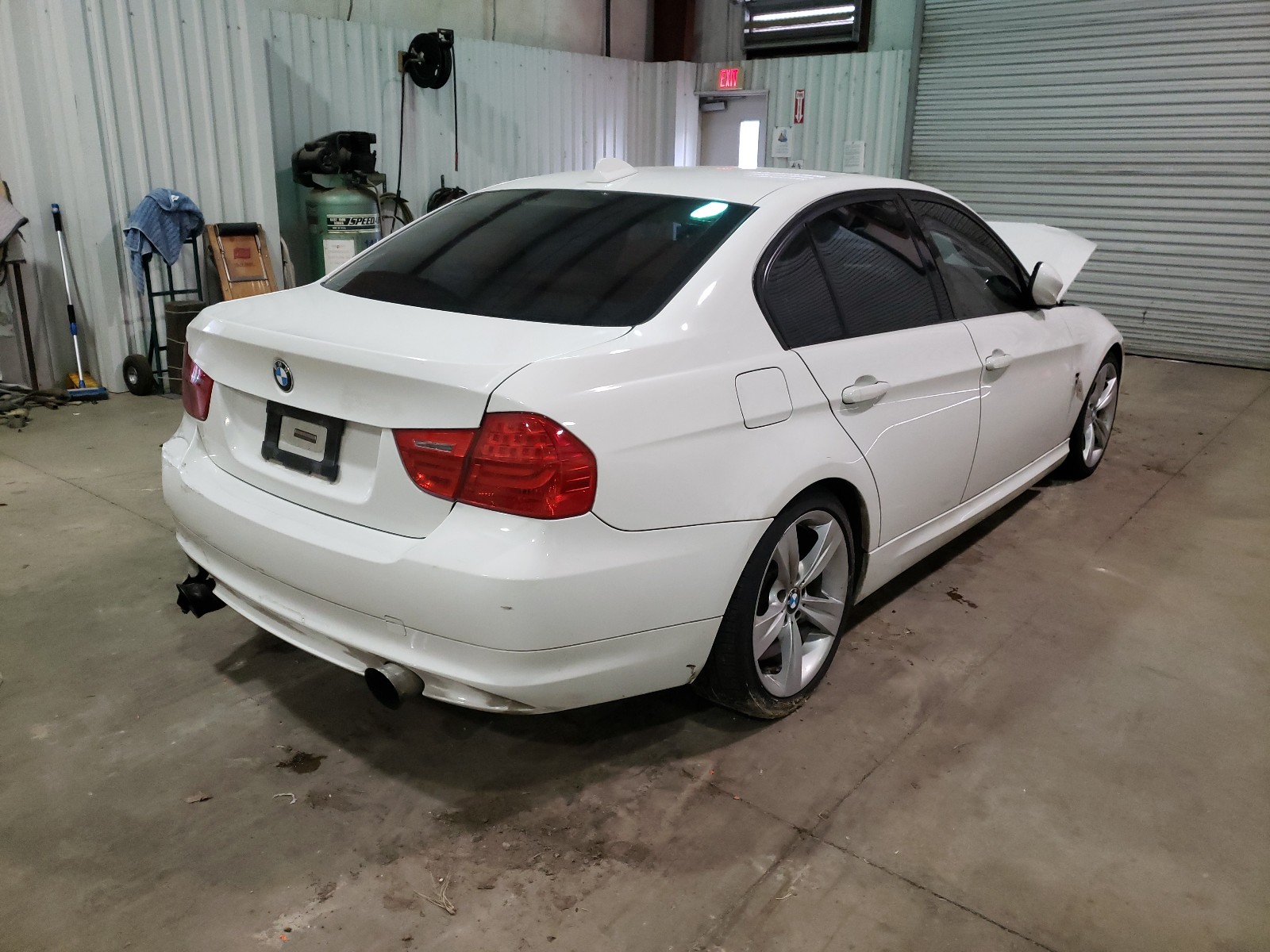 Photo 3 VIN: WBAPM77519NL88060 - BMW 335 I 