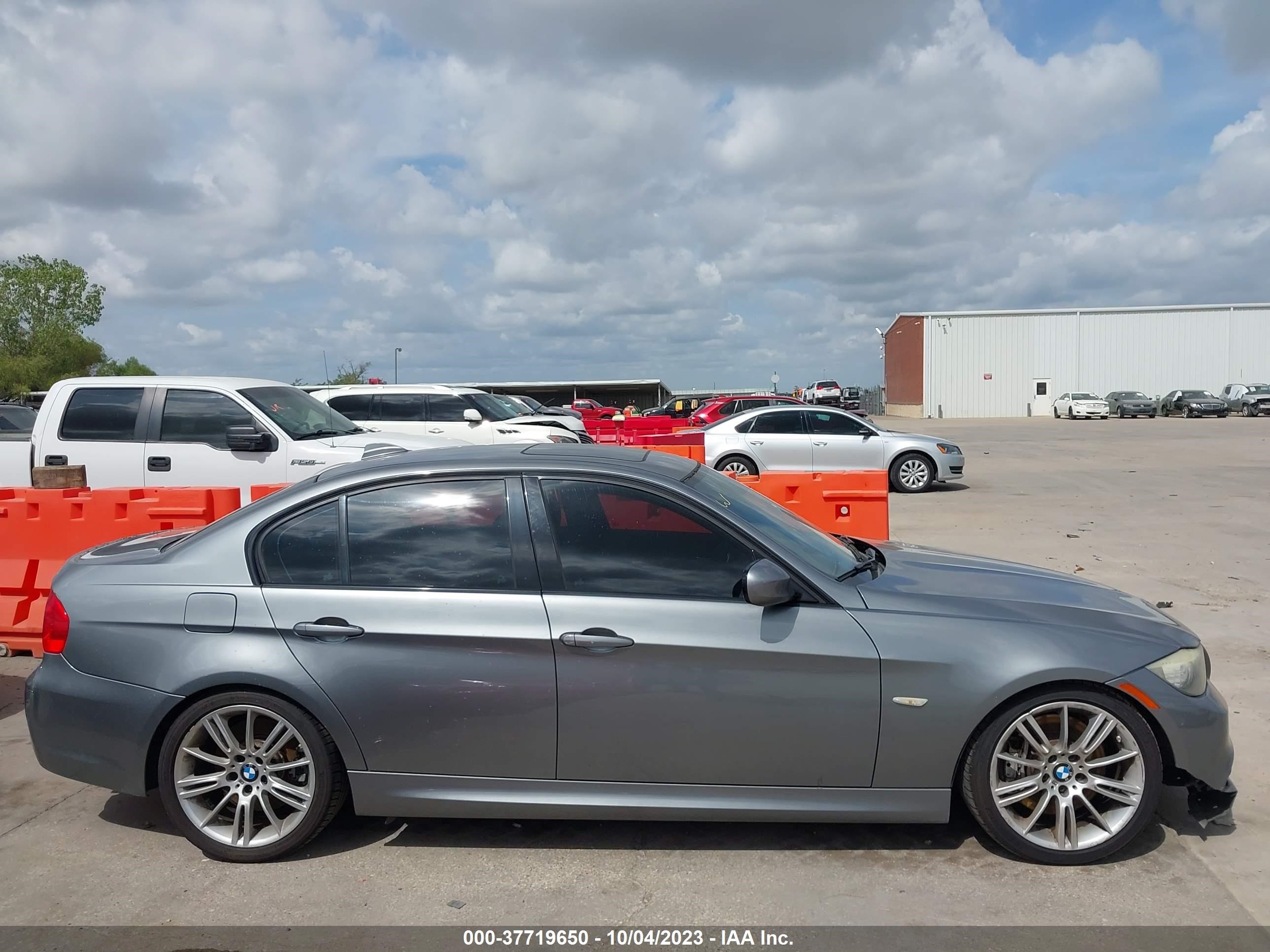 Photo 13 VIN: WBAPM7G56ANL89483 - BMW 3ER 