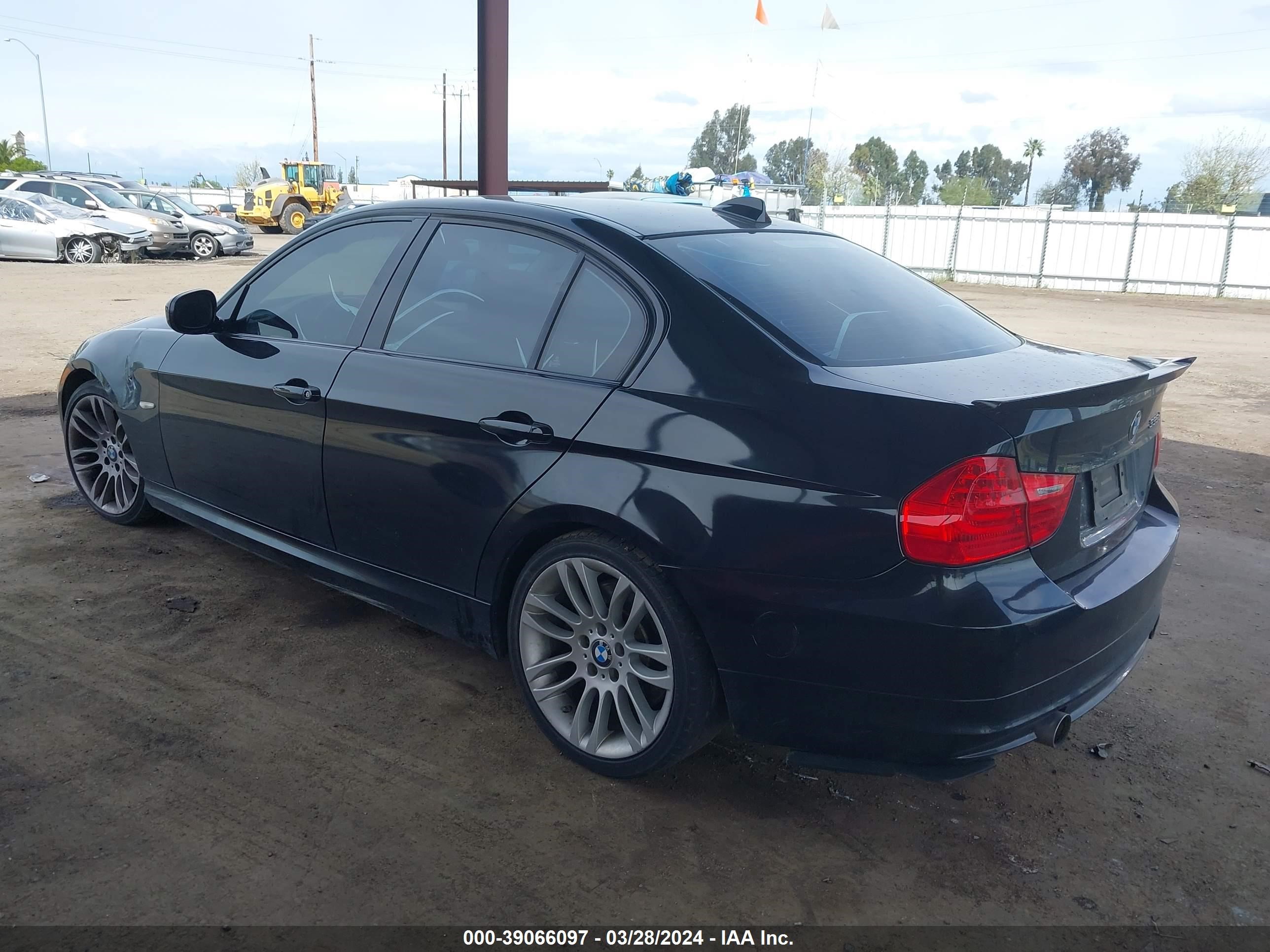 Photo 2 VIN: WBAPN7C53AA778916 - BMW 3ER 