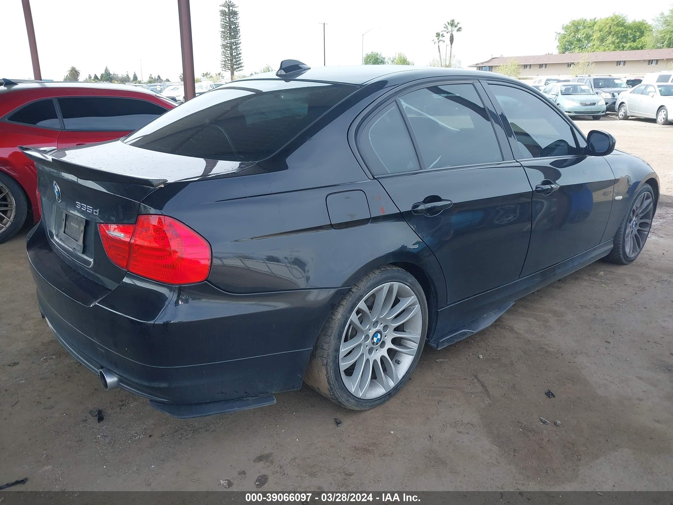 Photo 3 VIN: WBAPN7C53AA778916 - BMW 3ER 