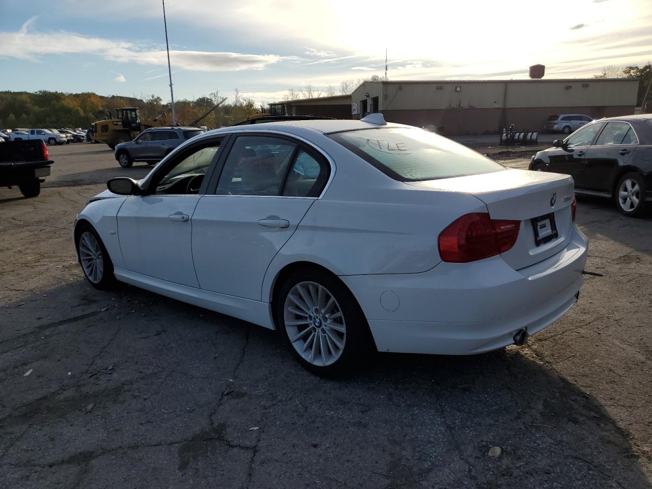 Photo 2 VIN: WBAPN7C56BA780001 - BMW 3ER 