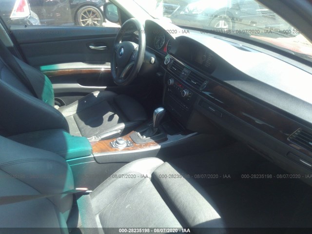 Photo 4 VIN: WBAPN7C57BA948020 - BMW 3 