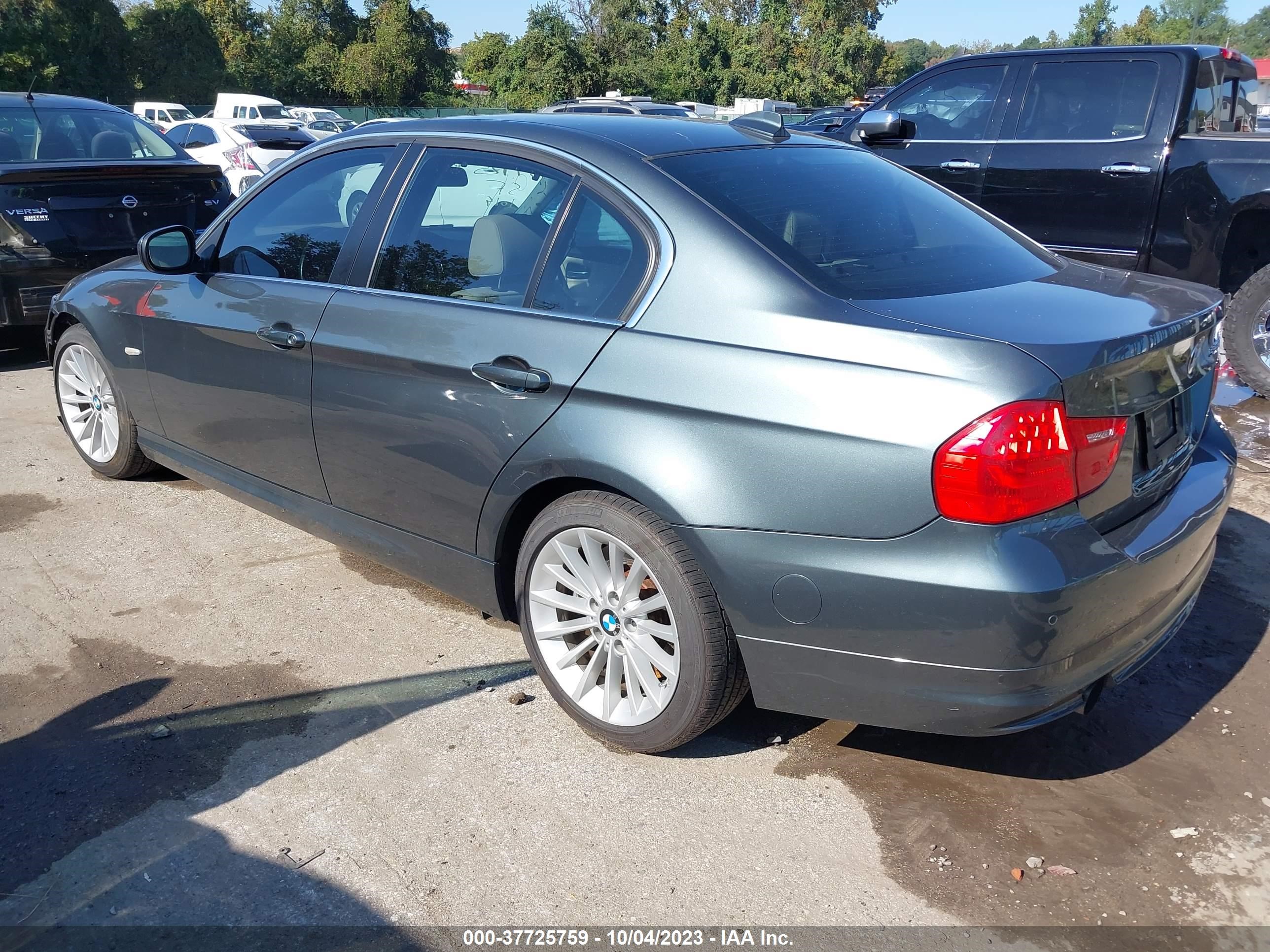 Photo 2 VIN: WBAPN7C59BA782373 - BMW 3 SERIES 