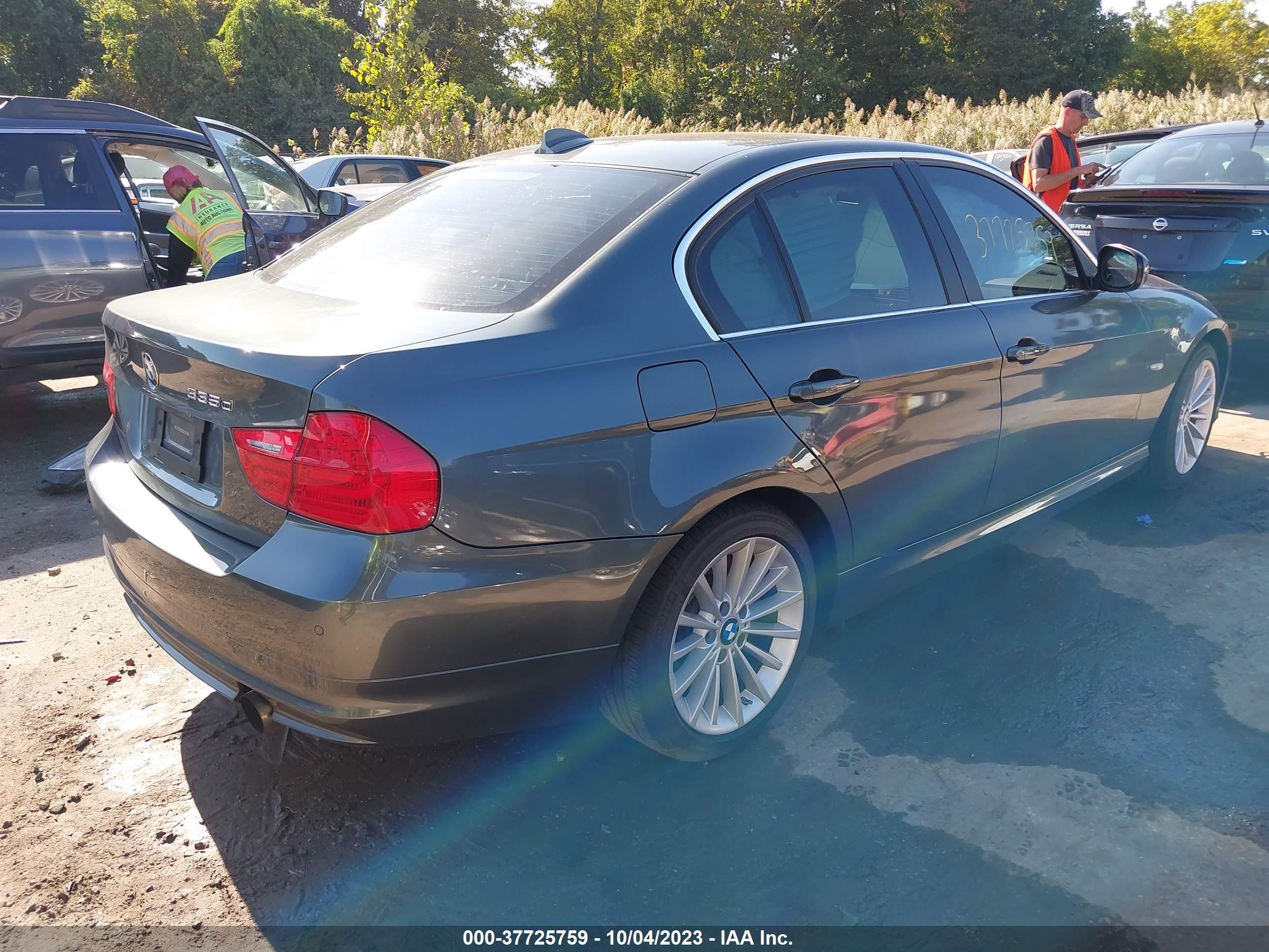 Photo 3 VIN: WBAPN7C59BA782373 - BMW 3 SERIES 