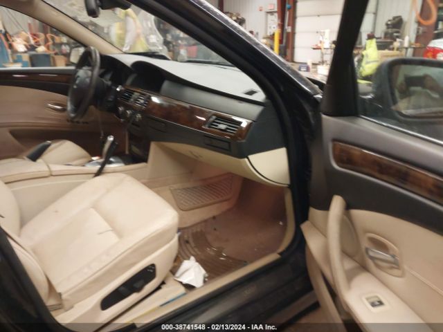 Photo 4 VIN: WBAPT7C50AC237736 - BMW 535I 