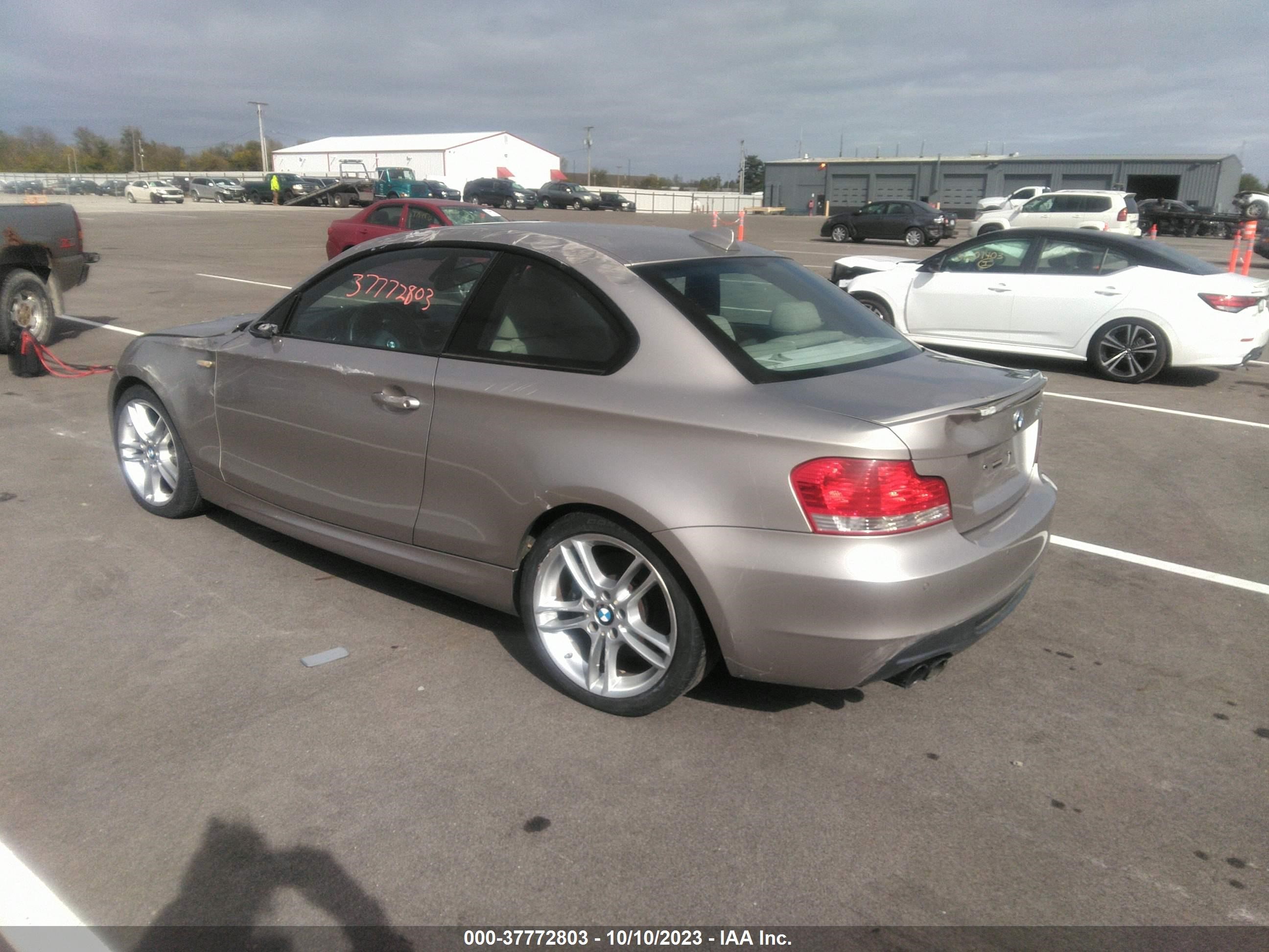 Photo 2 VIN: WBAUC73599VK95735 - BMW 1ER 