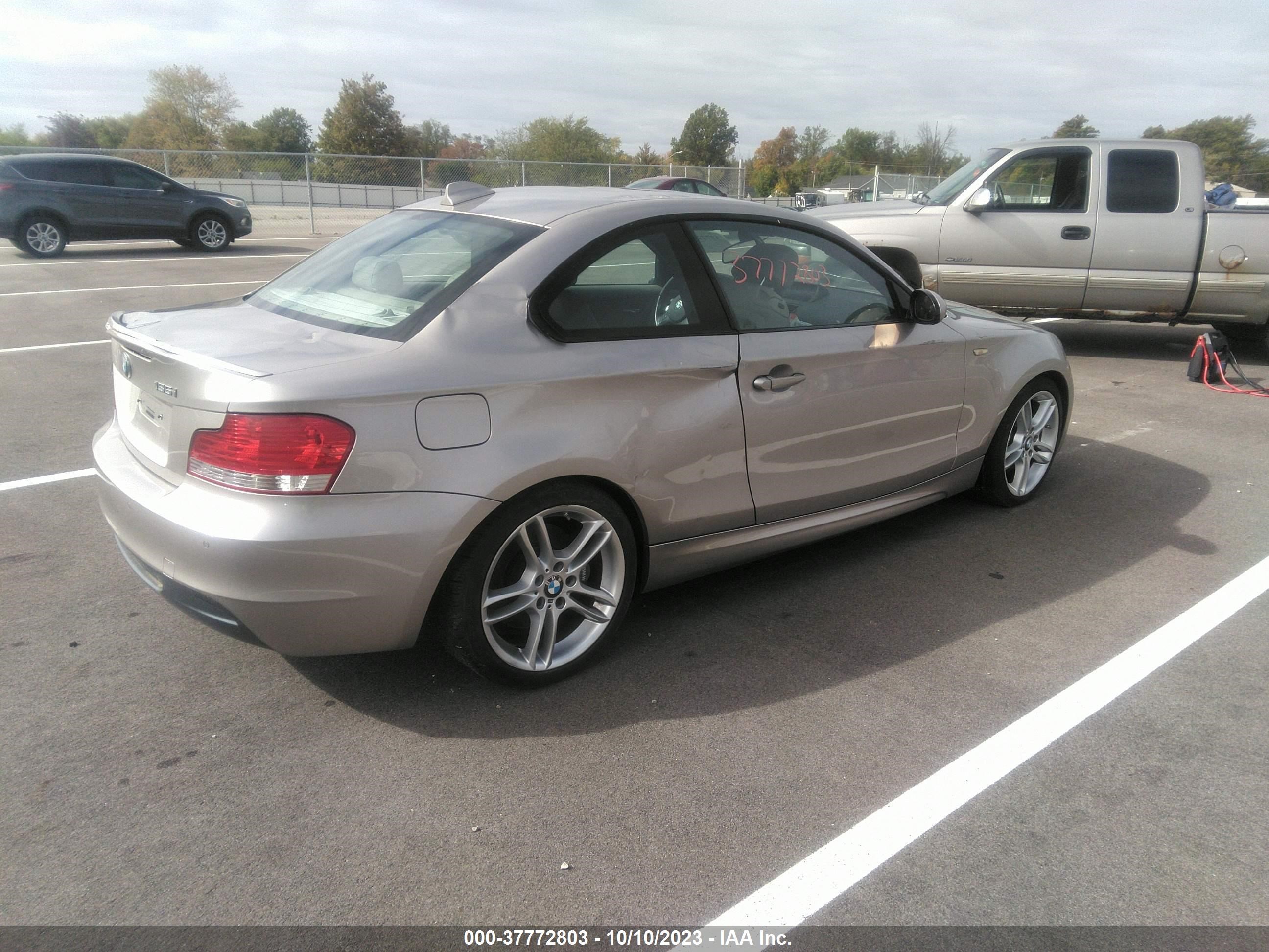 Photo 3 VIN: WBAUC73599VK95735 - BMW 1ER 