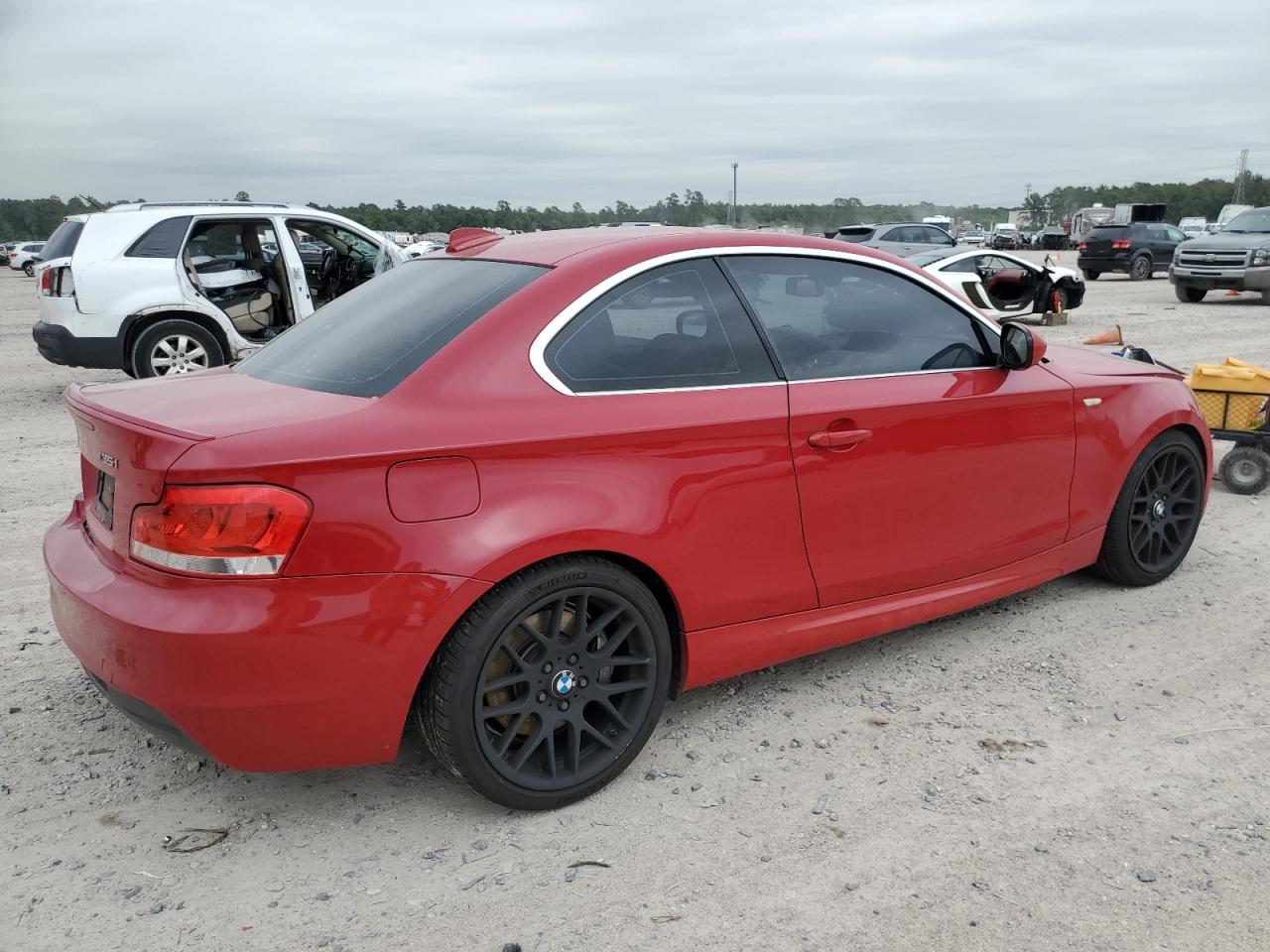 Photo 2 VIN: WBAUC9C53CVM11479 - BMW 1ER 