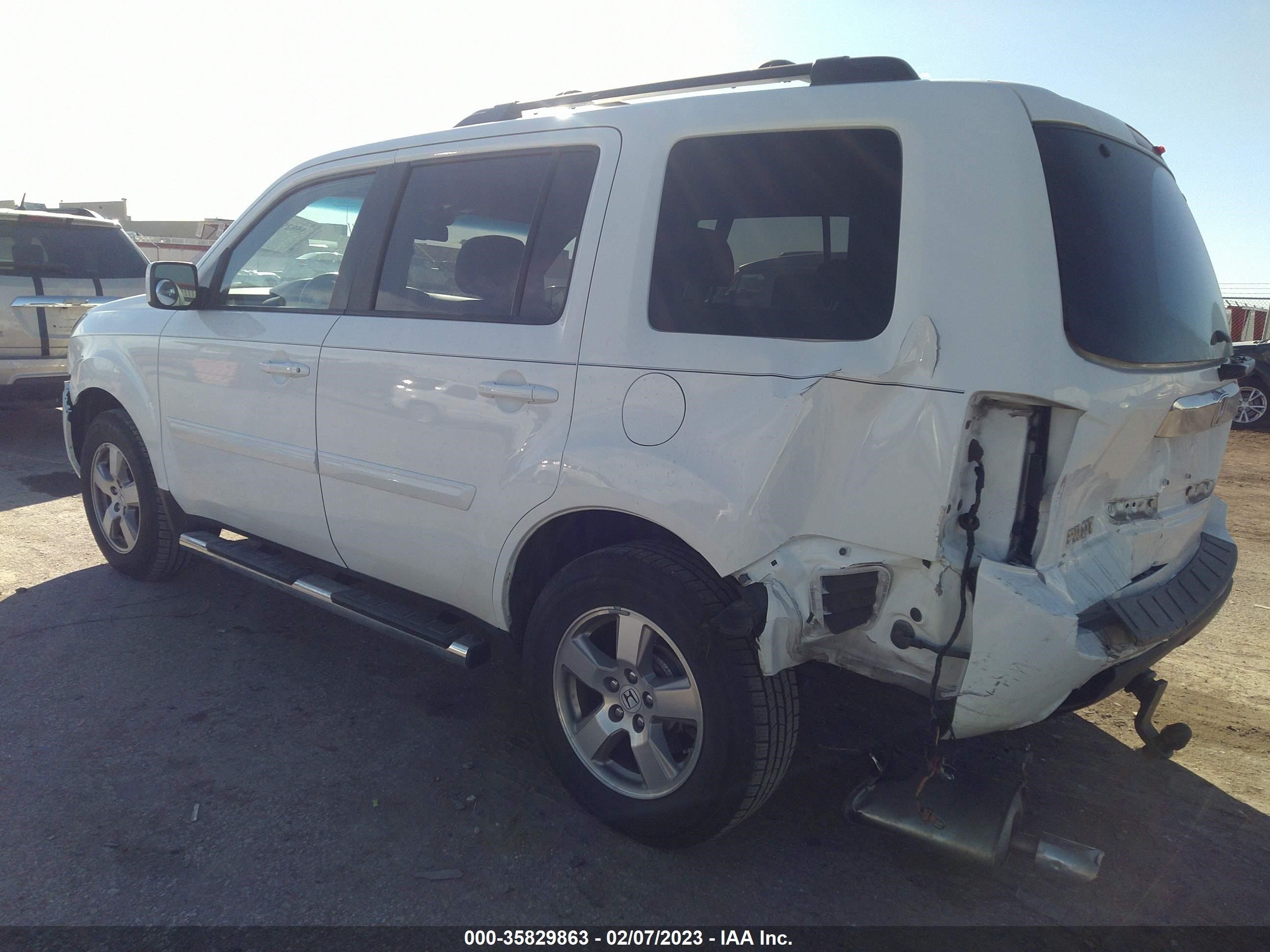 Photo 2 VIN: WBAUF12040PN22198 - HONDA PILOT 