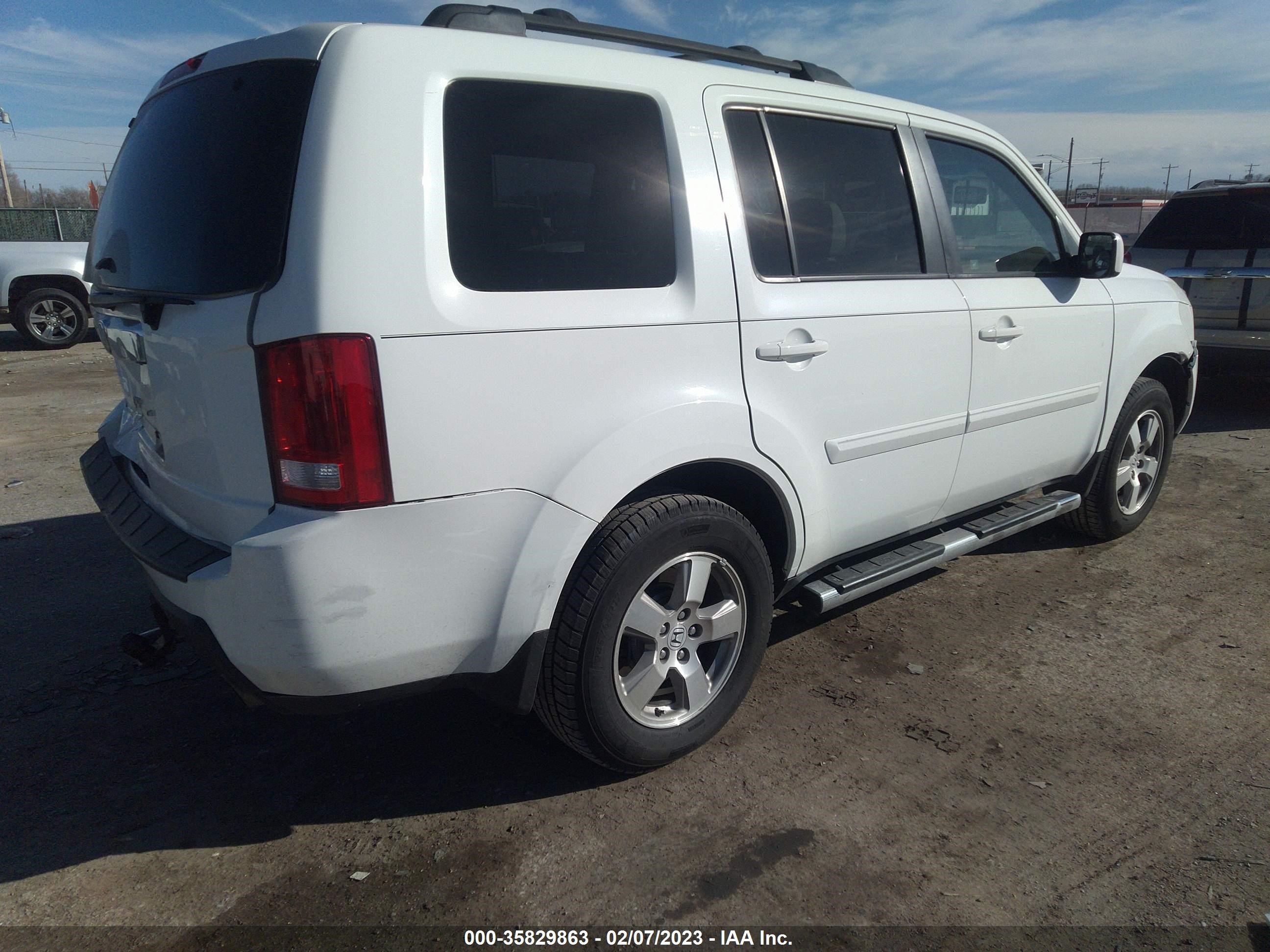 Photo 3 VIN: WBAUF12040PN22198 - HONDA PILOT 