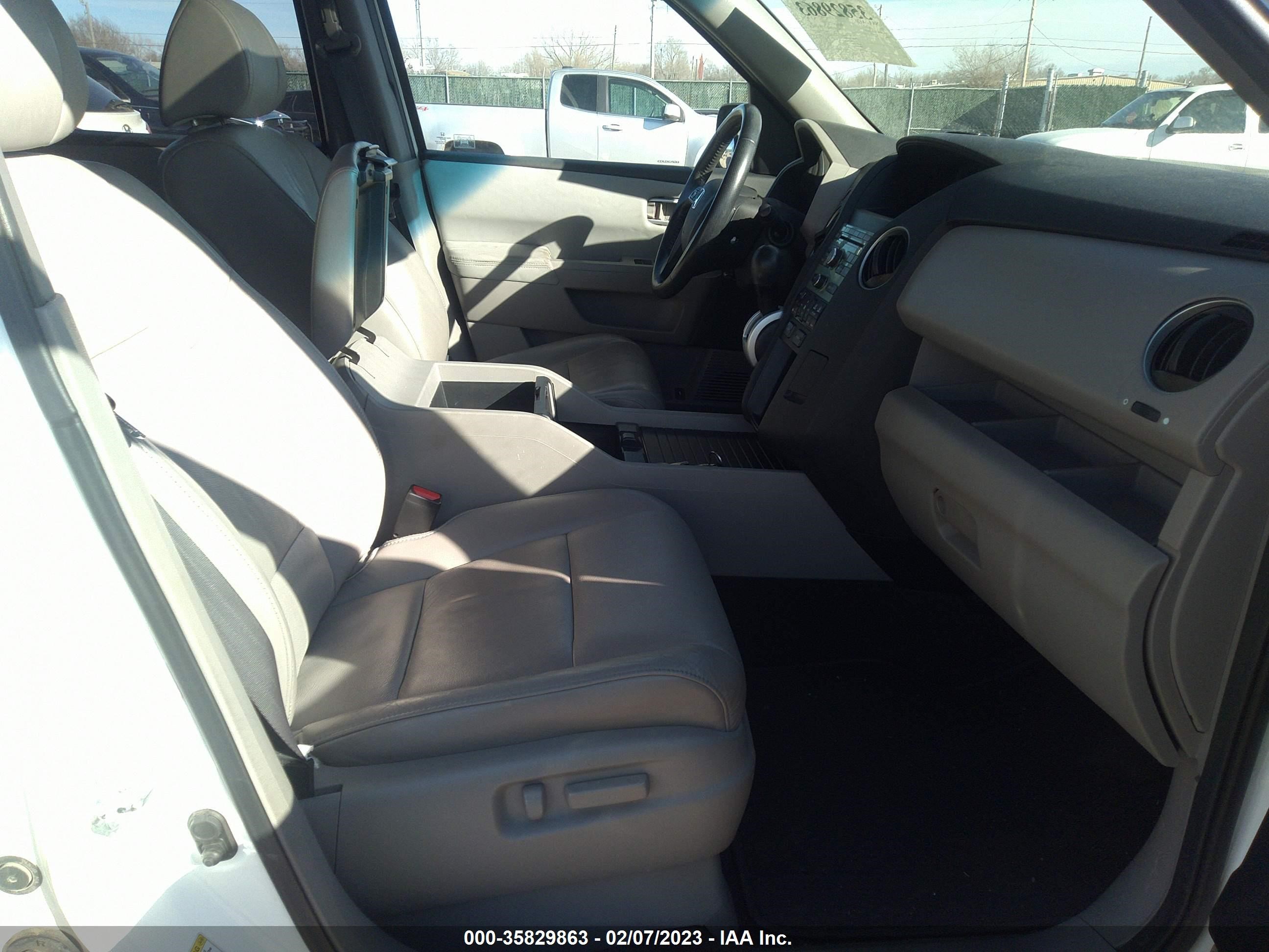 Photo 4 VIN: WBAUF12040PN22198 - HONDA PILOT 