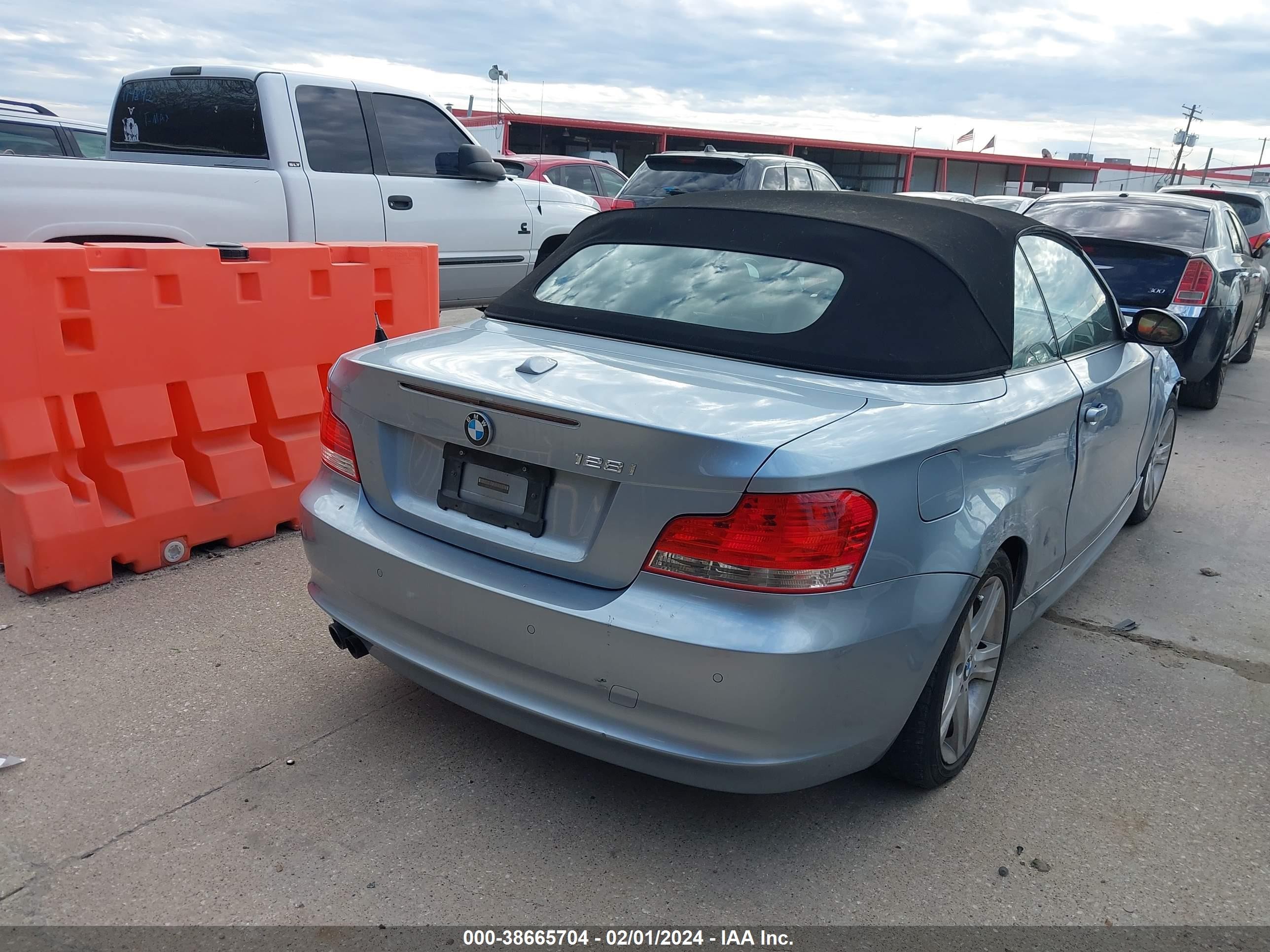 Photo 3 VIN: WBAUL73579VJ77165 - BMW 1ER 