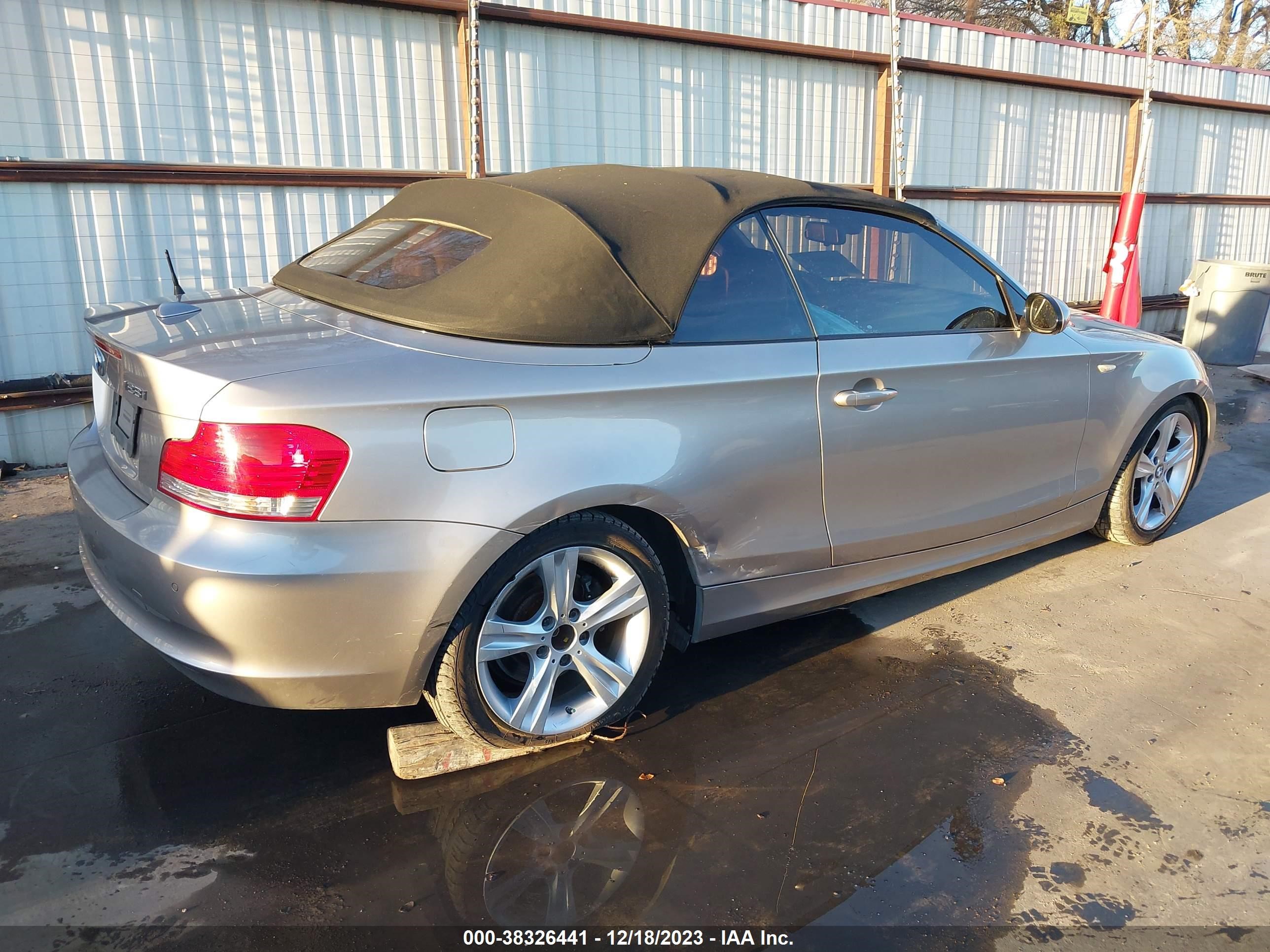 Photo 3 VIN: WBAUL73598VE88162 - BMW 1ER 