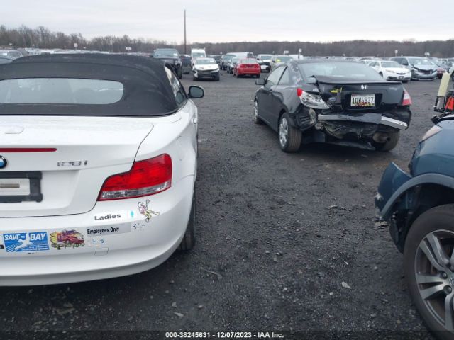 Photo 3 VIN: WBAUL7C52AVJ77286 - BMW 128I 