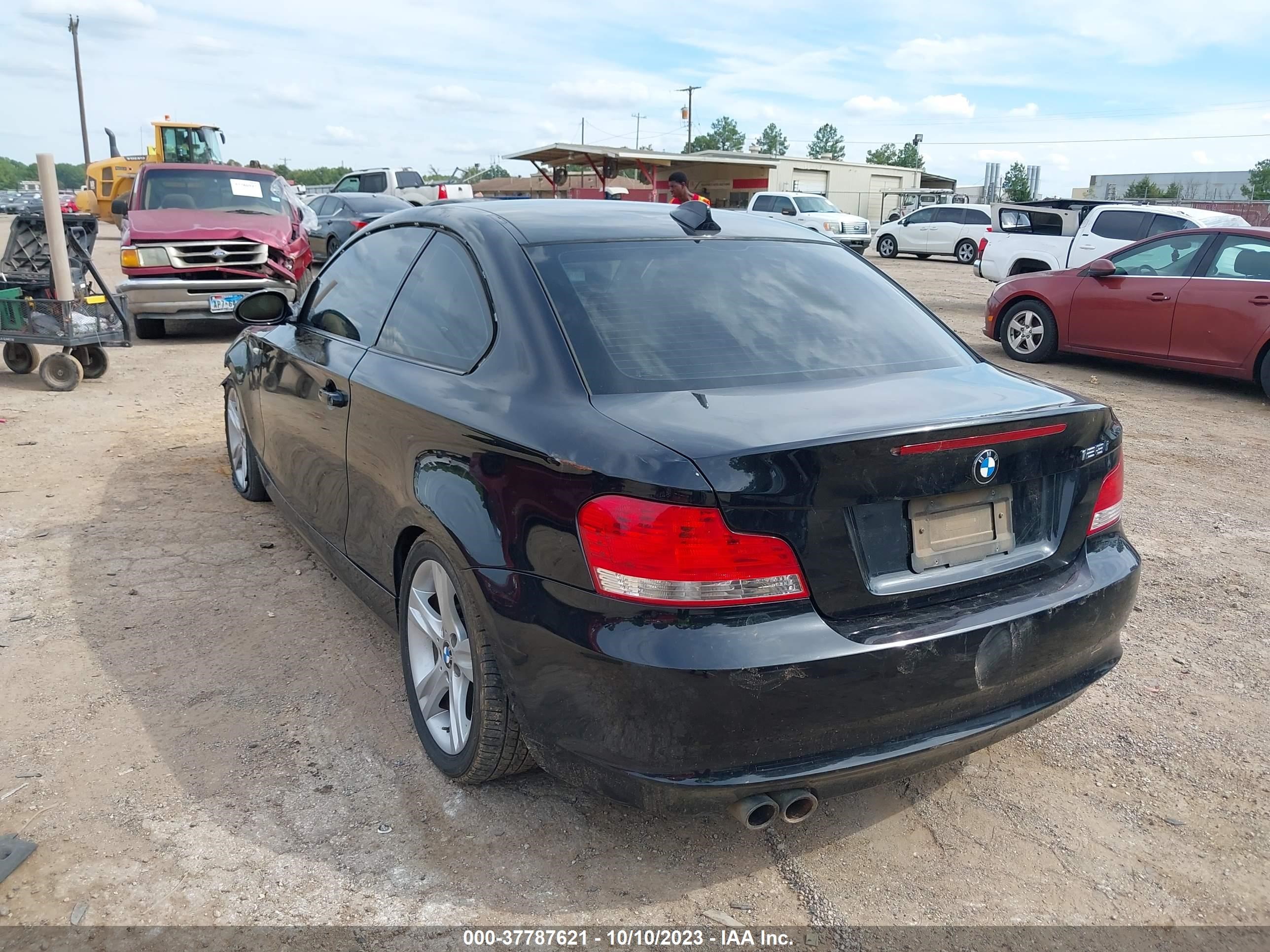 Photo 2 VIN: WBAUP93529VF48882 - BMW 1ER 