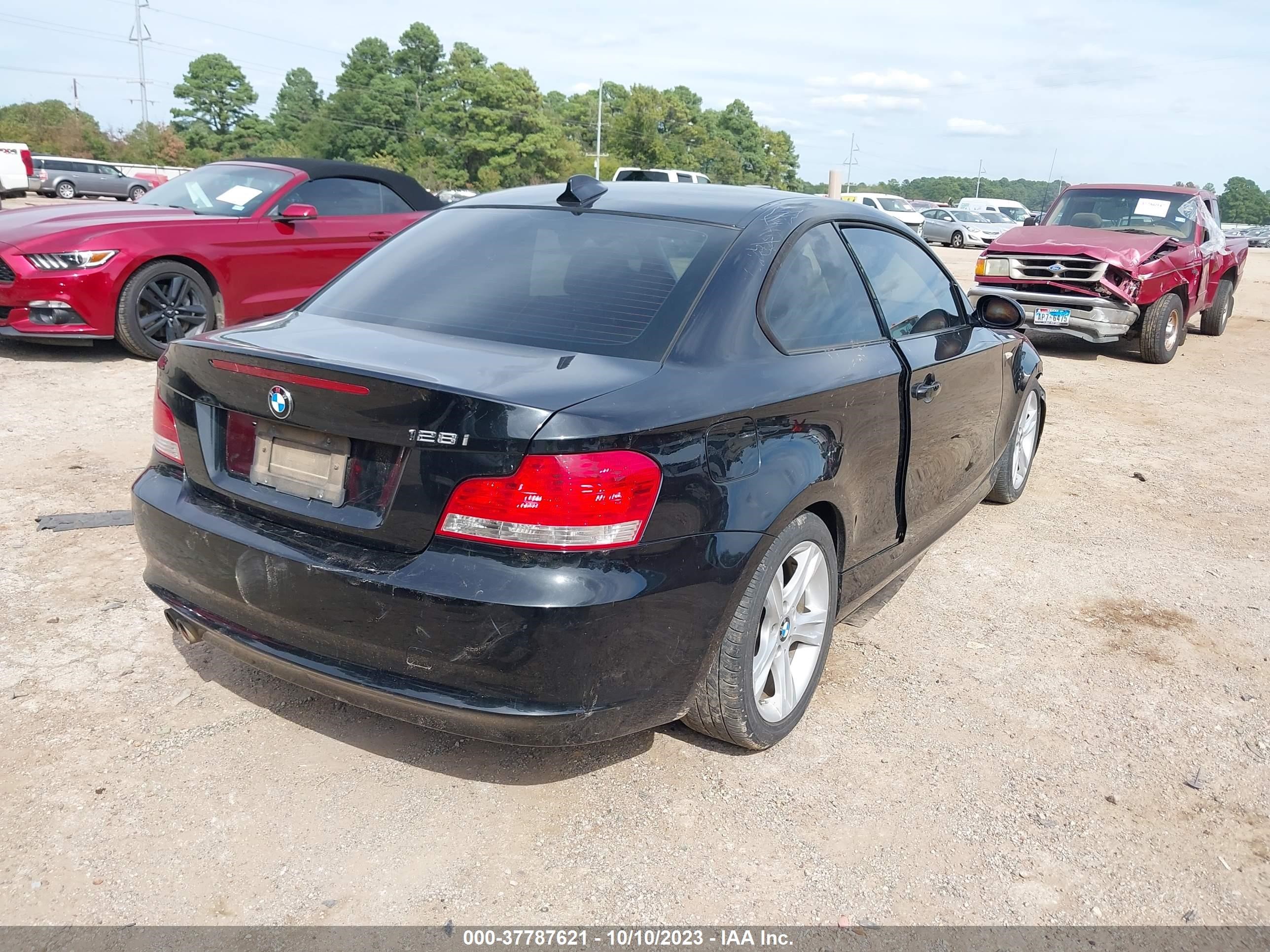 Photo 3 VIN: WBAUP93529VF48882 - BMW 1ER 