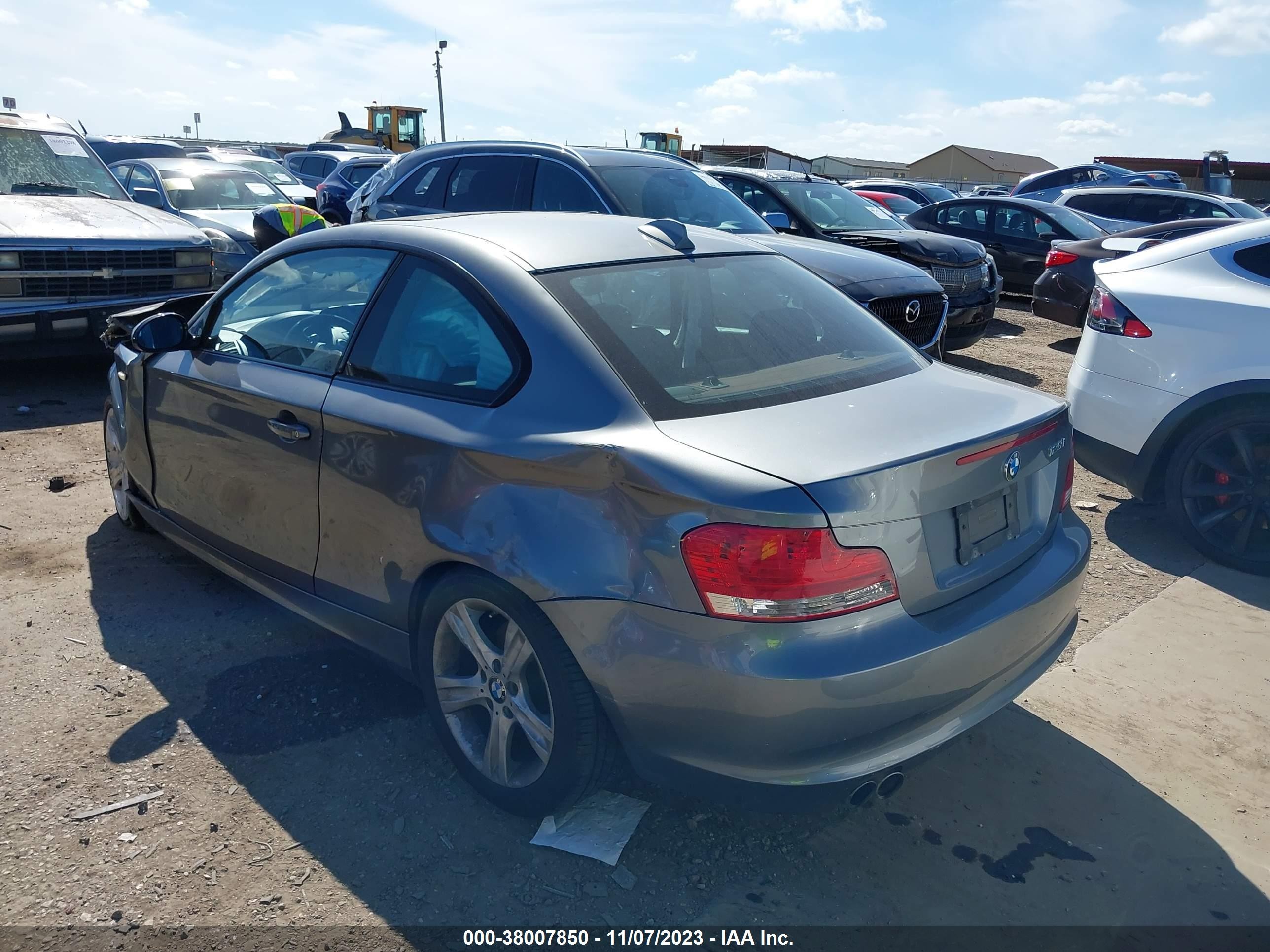 Photo 2 VIN: WBAUP93569VF48951 - BMW 1ER 