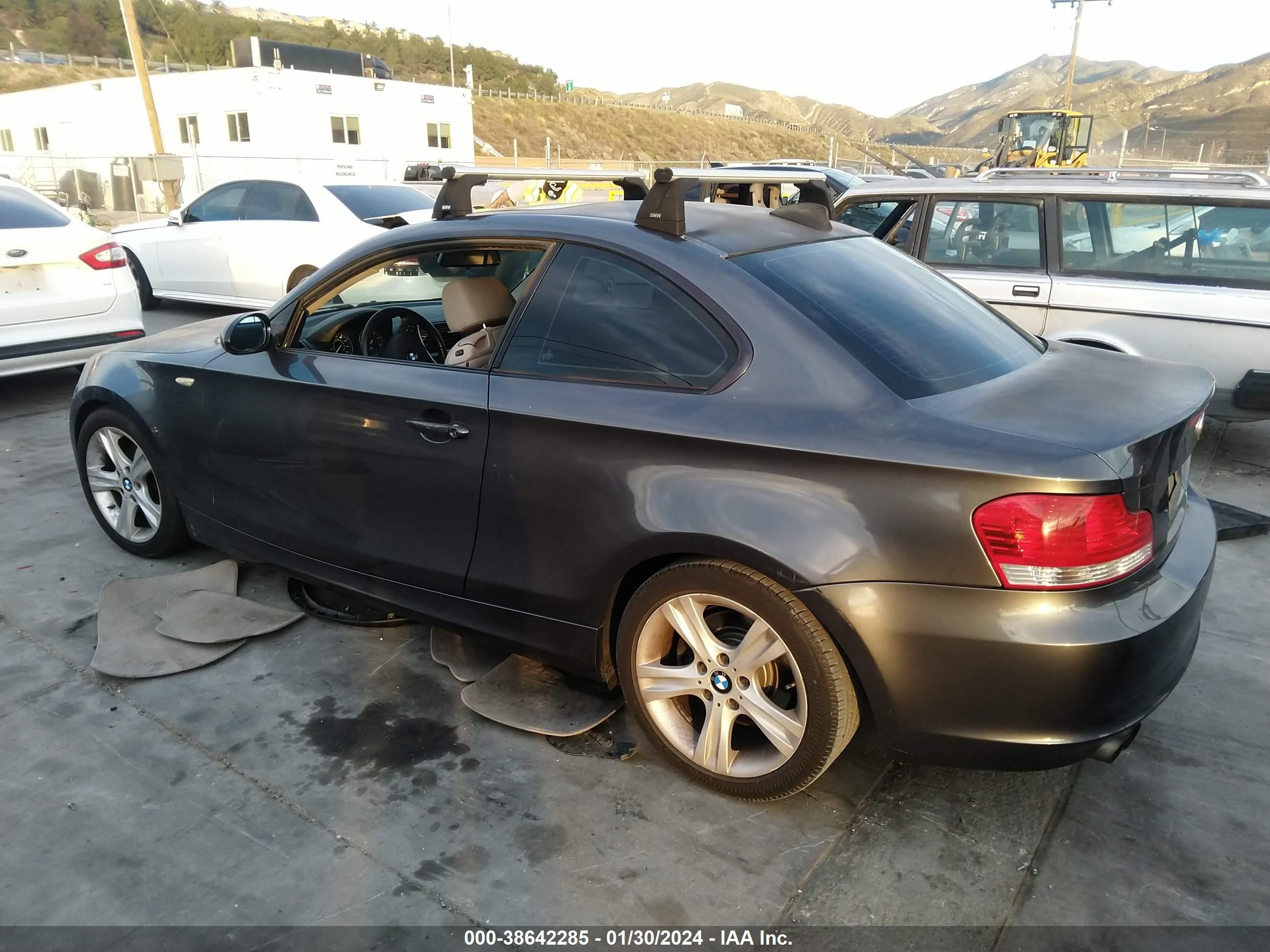 Photo 2 VIN: WBAUP935X8VF45663 - BMW 1ER 