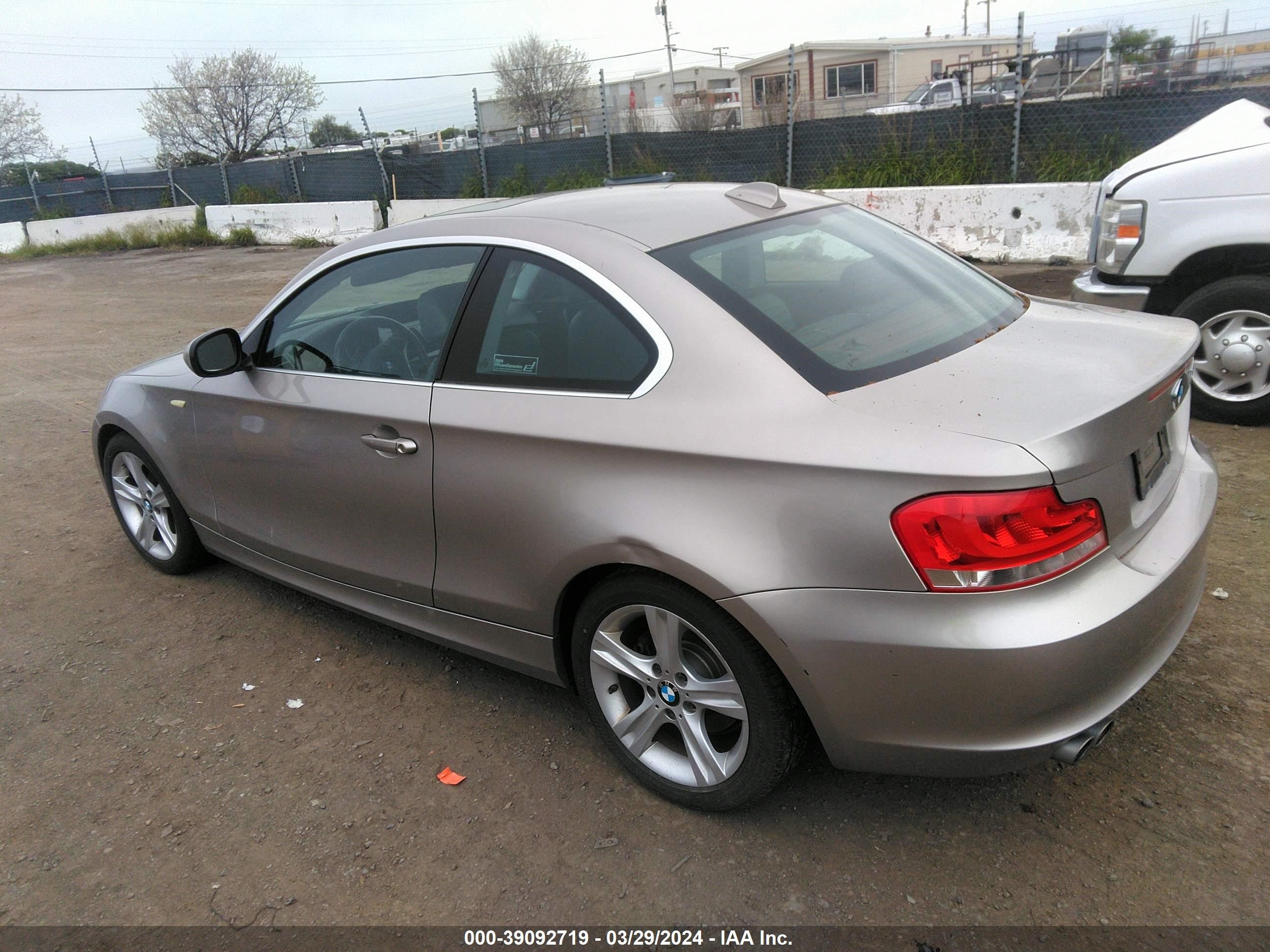 Photo 2 VIN: WBAUP9C58DVS94844 - BMW 1ER 