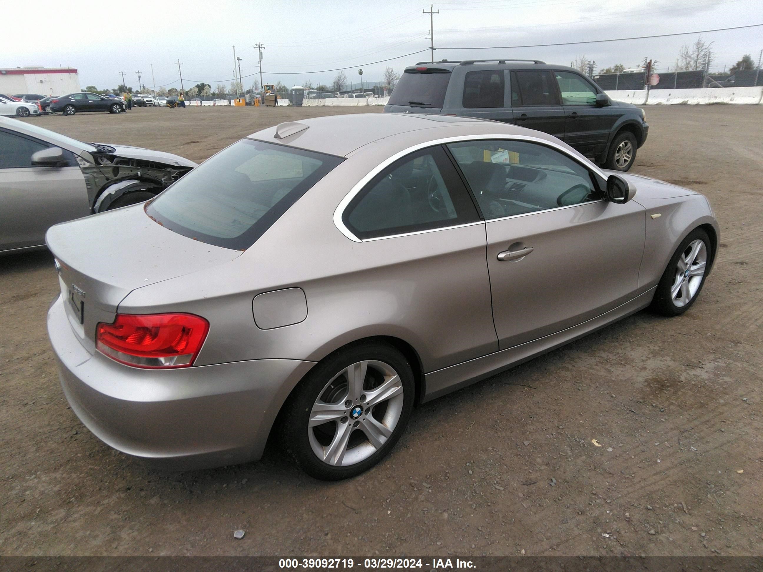 Photo 3 VIN: WBAUP9C58DVS94844 - BMW 1ER 