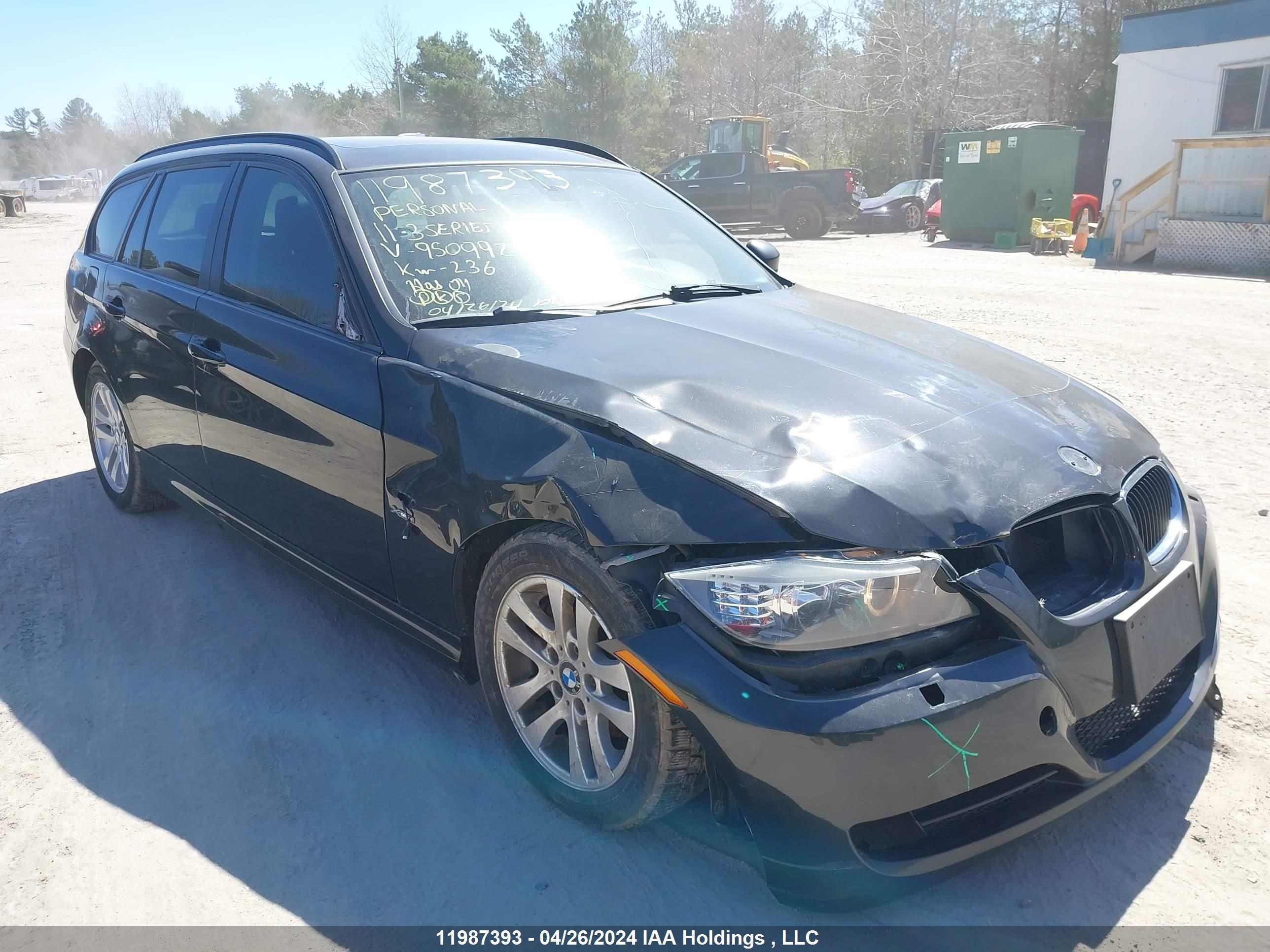 Photo 0 VIN: WBAUU3C53BA950992 - BMW 3ER 