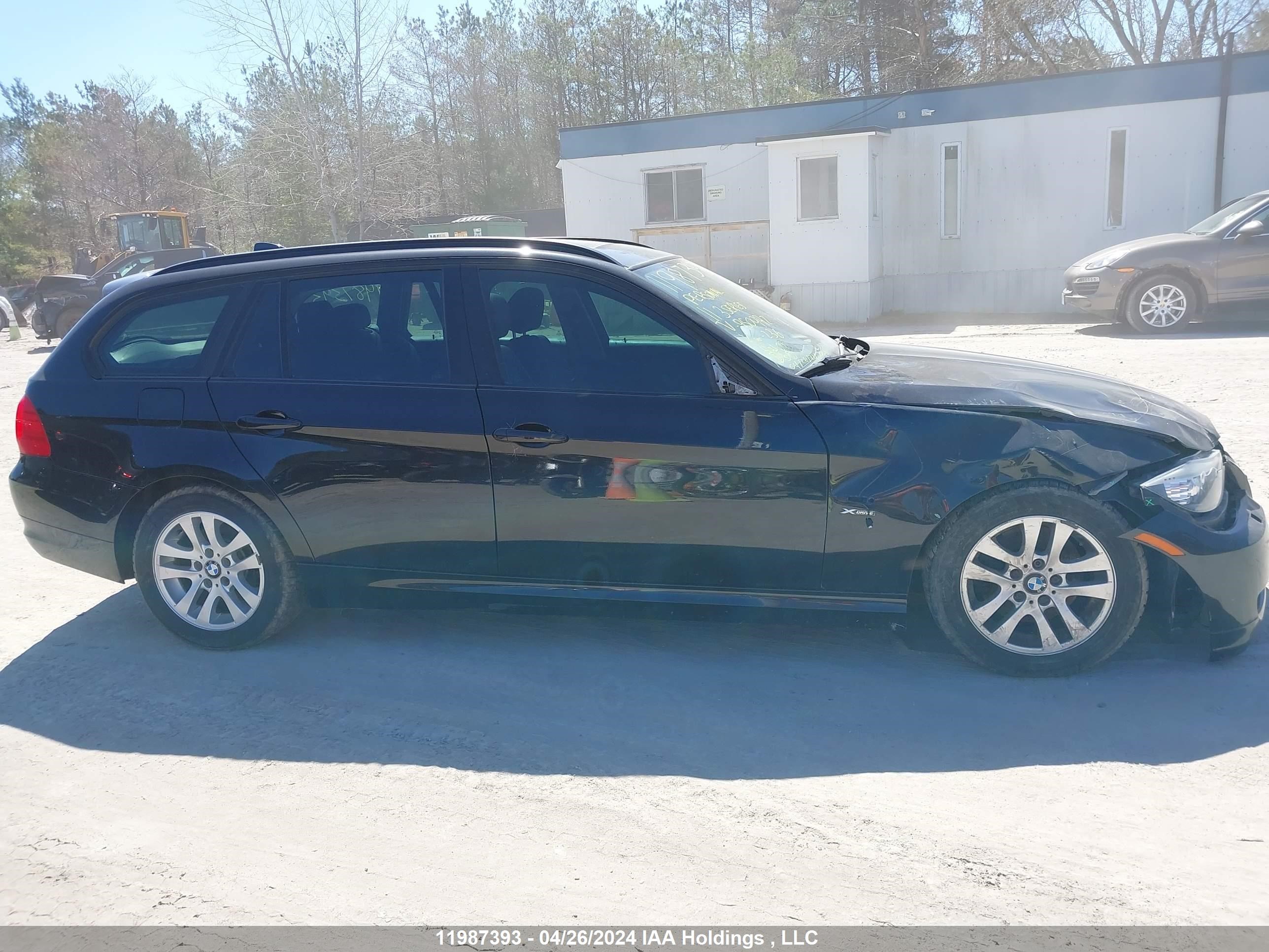 Photo 12 VIN: WBAUU3C53BA950992 - BMW 3ER 