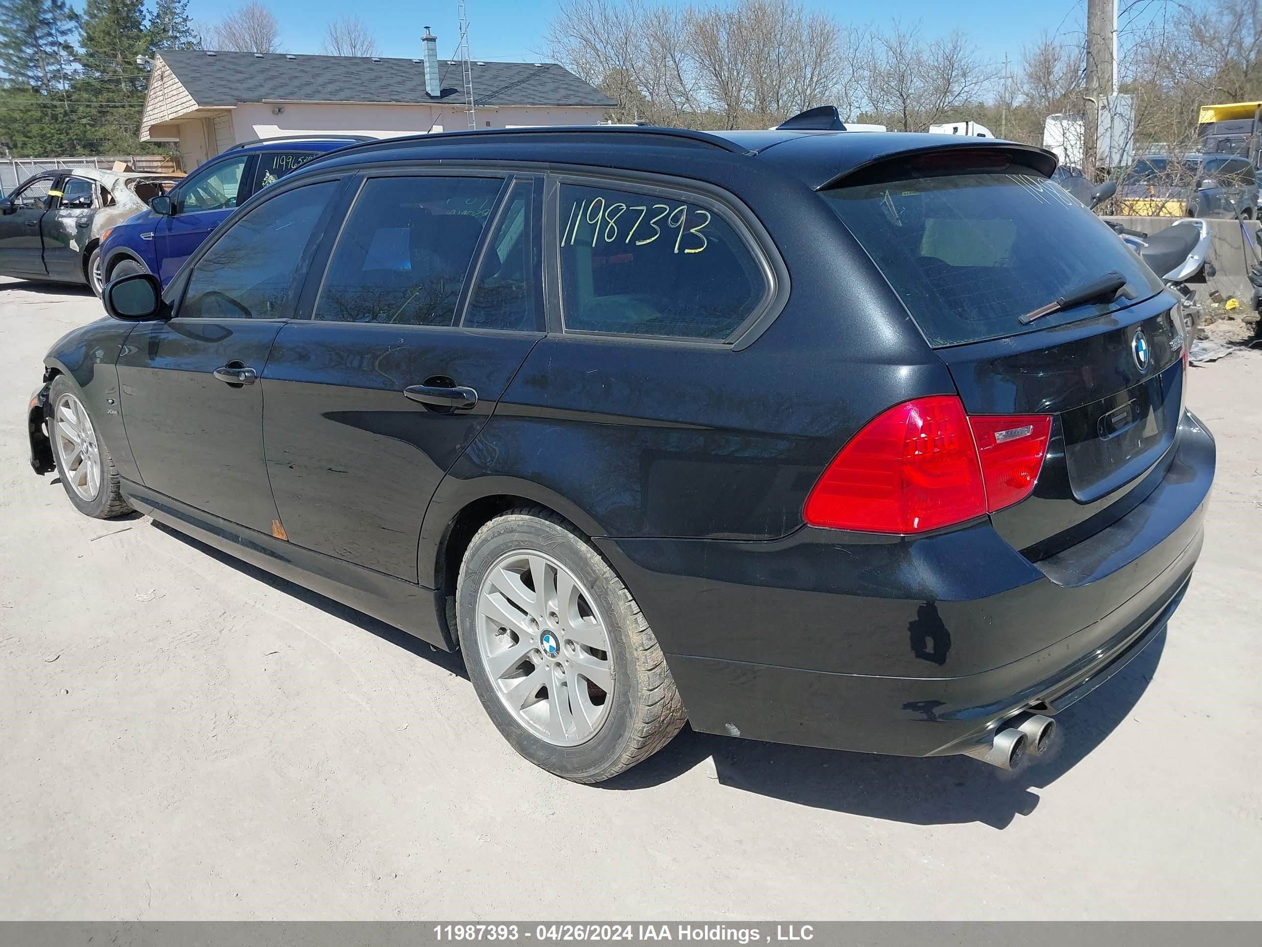 Photo 2 VIN: WBAUU3C53BA950992 - BMW 3ER 