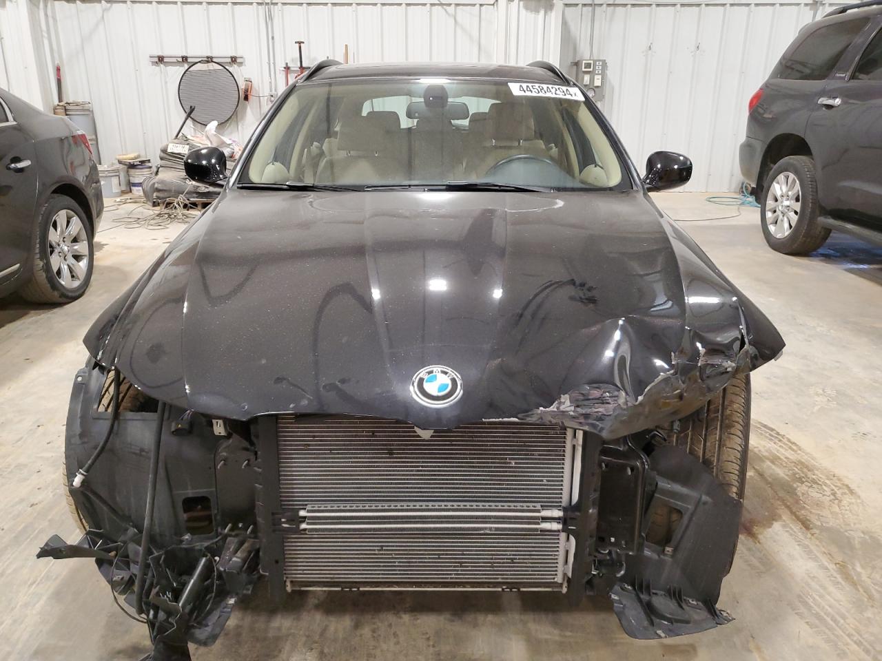 Photo 4 VIN: WBAUU3C53CA543319 - BMW 3ER 