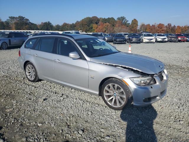 Photo 3 VIN: WBAUU3C53CA543482 - BMW 328 XI 