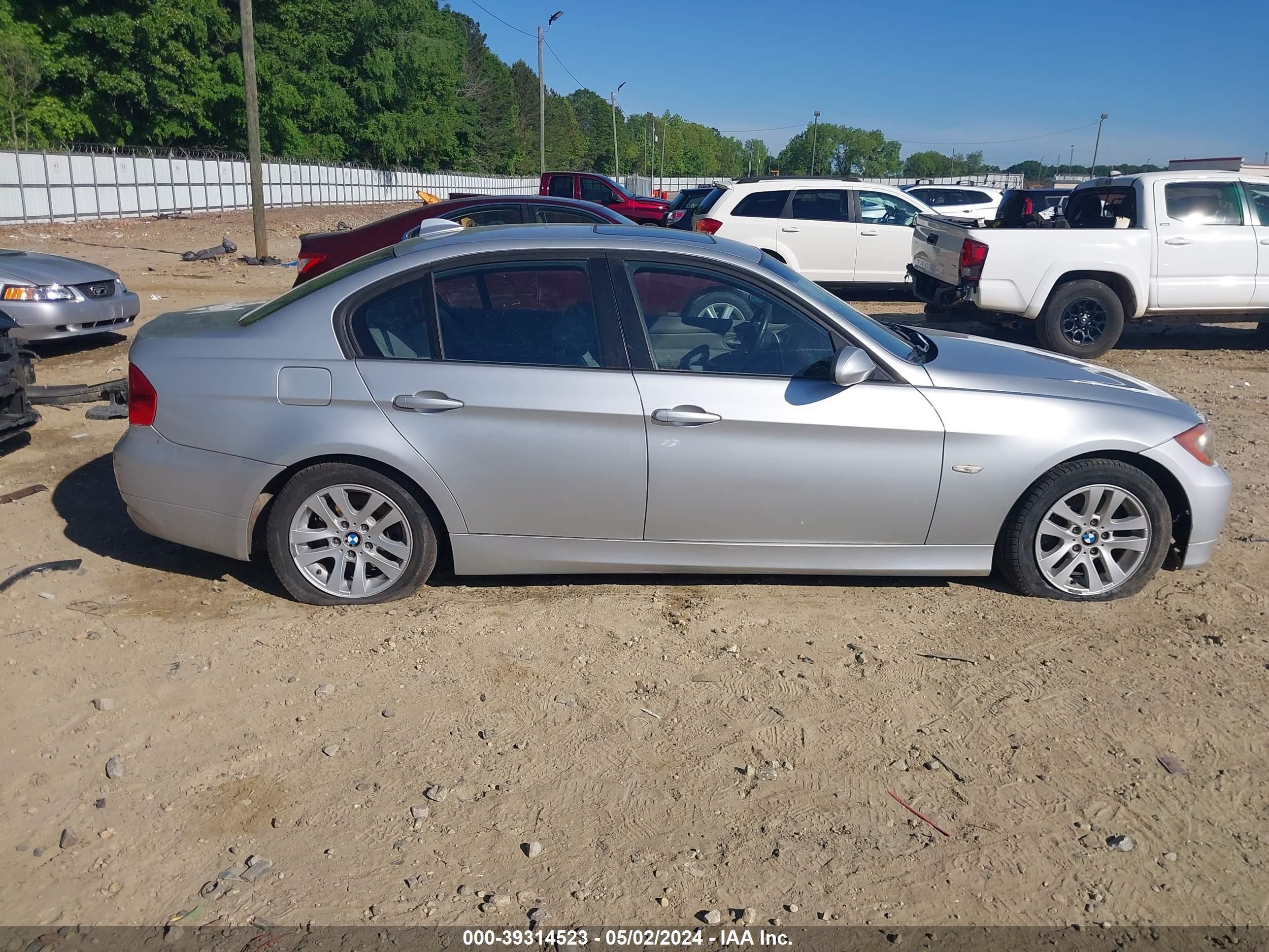 Photo 12 VIN: WBAVA33508P143669 - BMW 3ER 