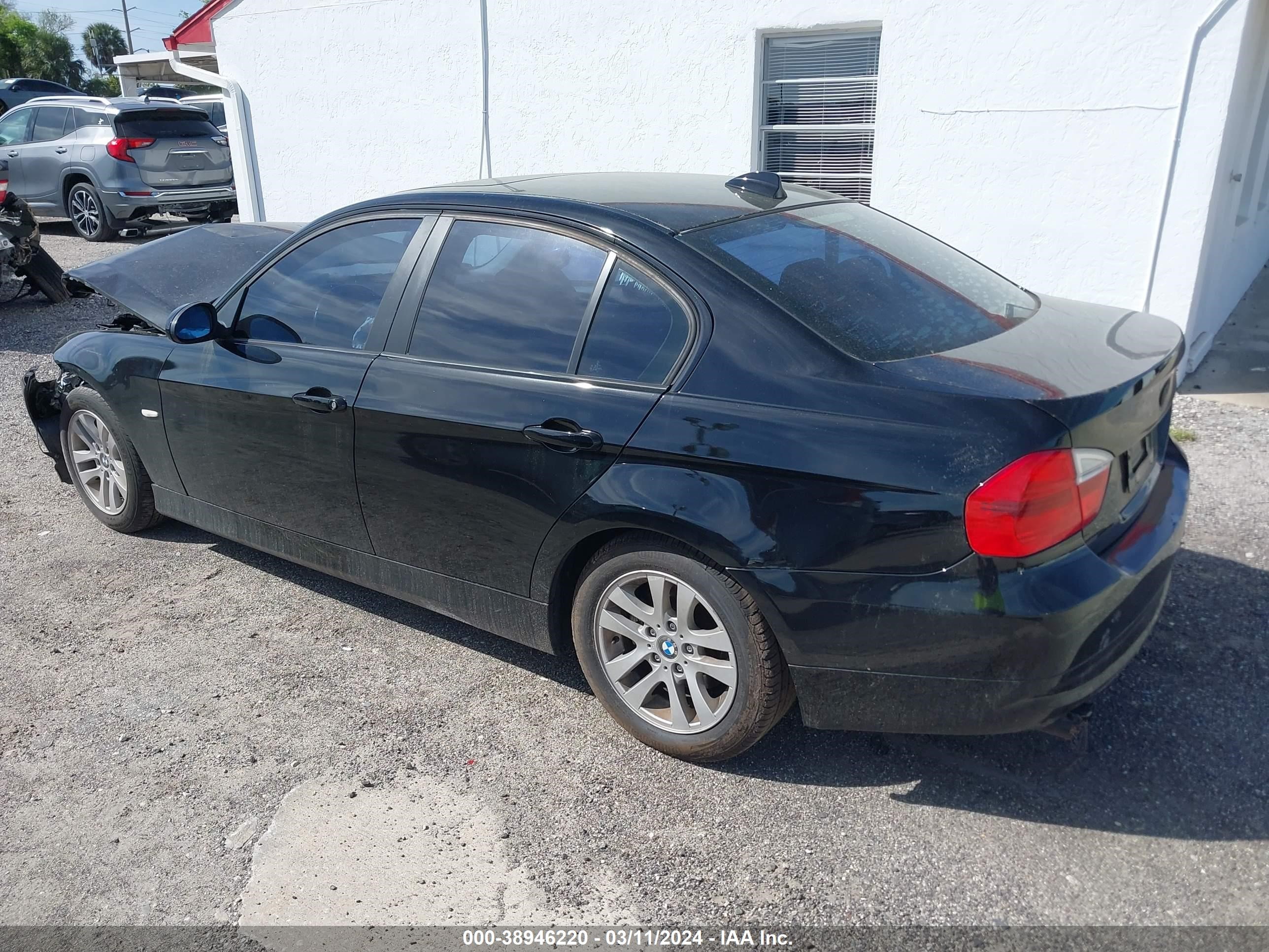 Photo 2 VIN: WBAVA33527KX72068 - BMW 3ER 