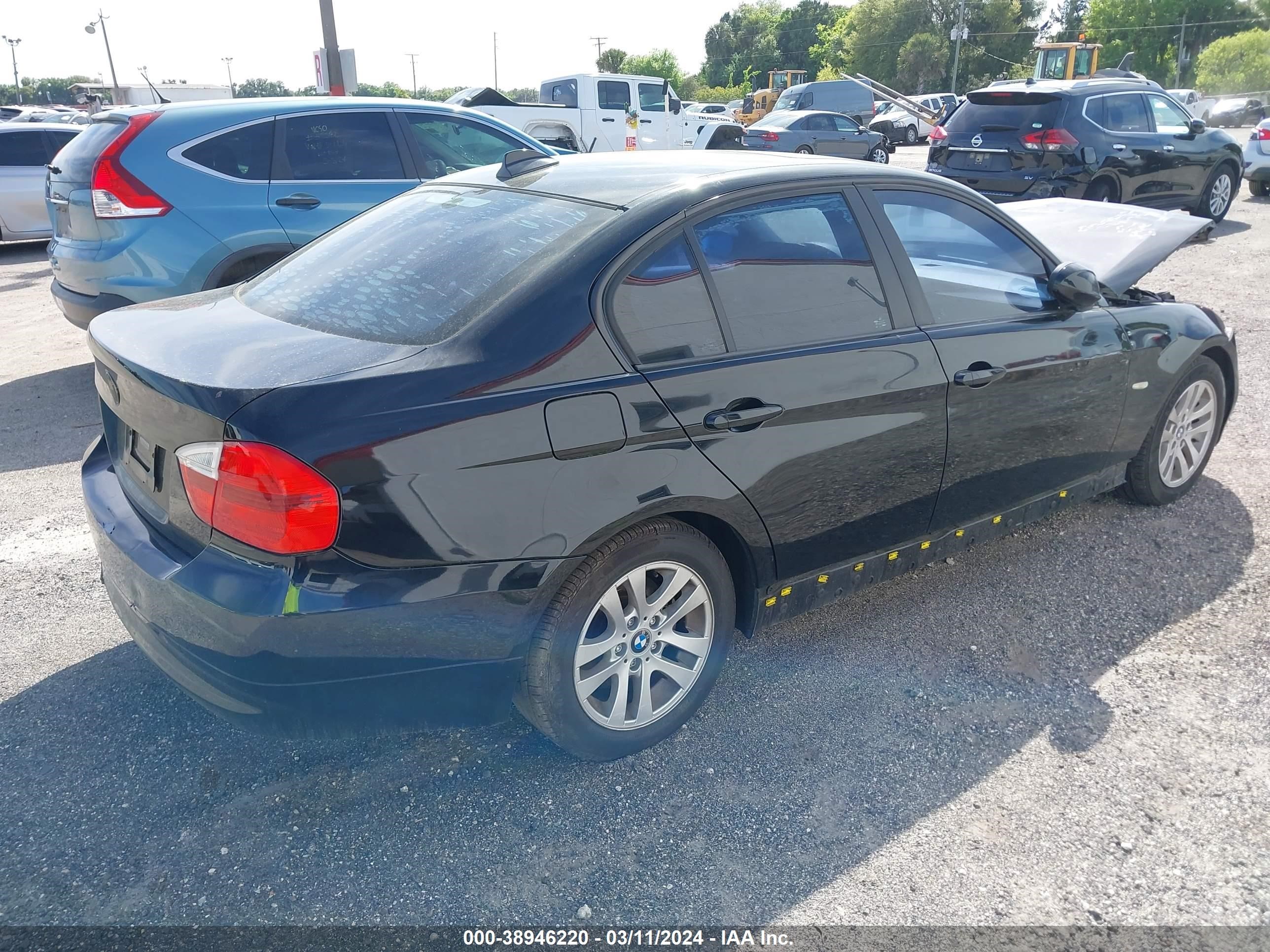 Photo 3 VIN: WBAVA33527KX72068 - BMW 3ER 