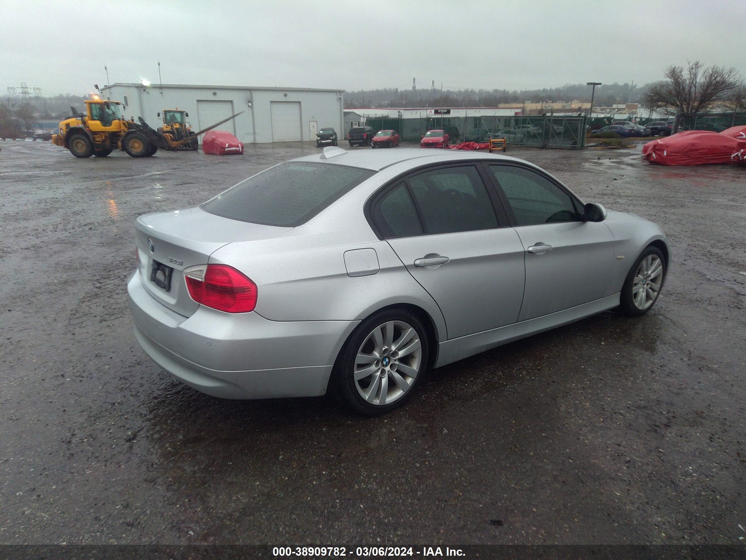 Photo 3 VIN: WBAVA33547KX82987 - BMW 3ER 