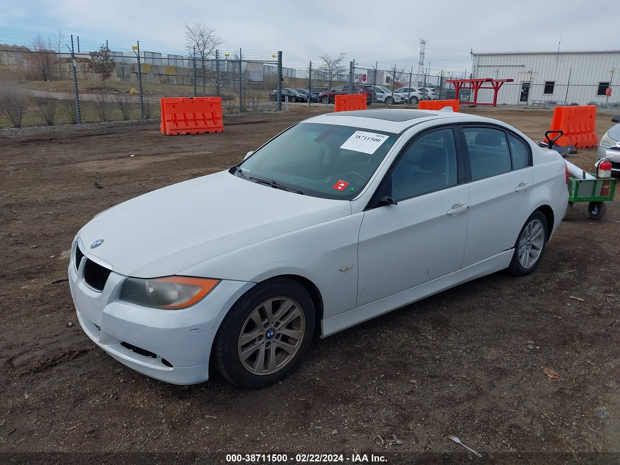 Photo 1 VIN: WBAVA33567KX77855 - BMW 3ER 