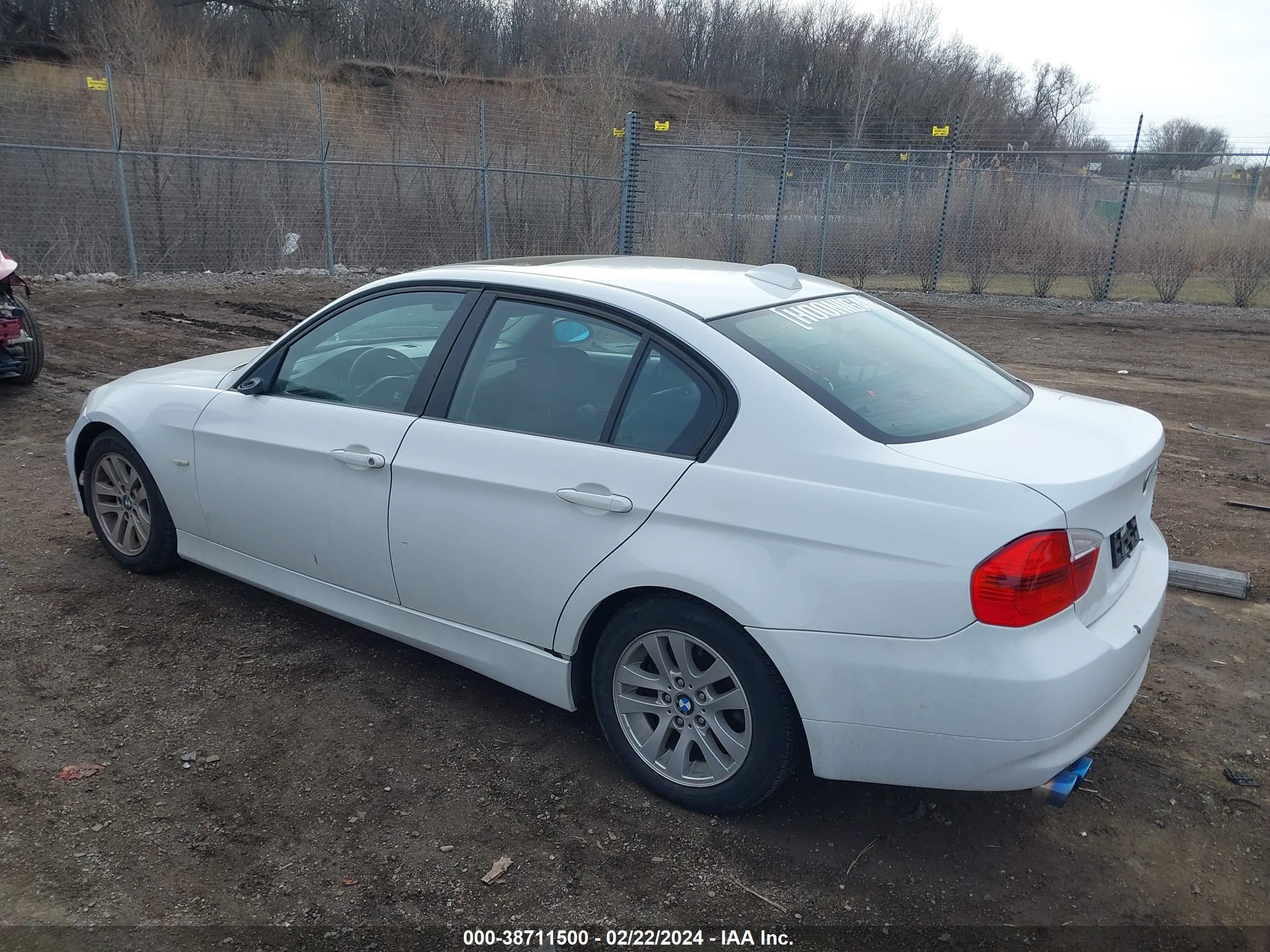 Photo 2 VIN: WBAVA33567KX77855 - BMW 3ER 