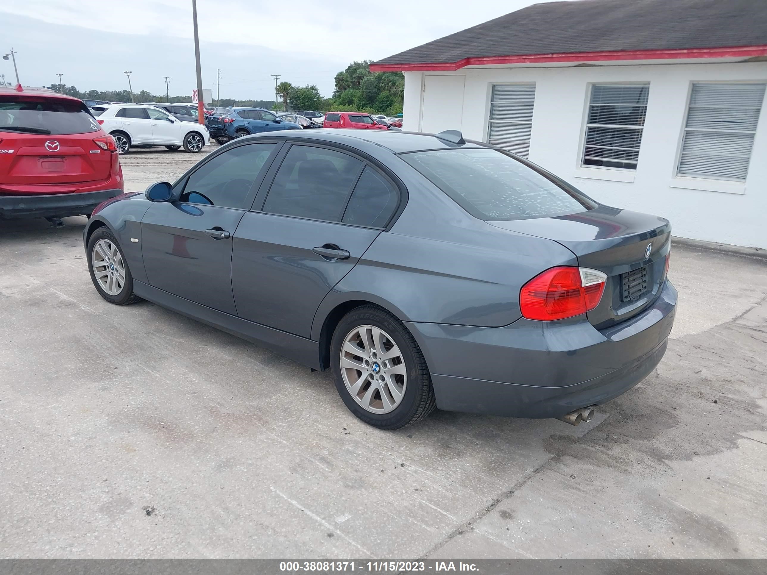 Photo 2 VIN: WBAVA33577PG50974 - BMW 3ER 