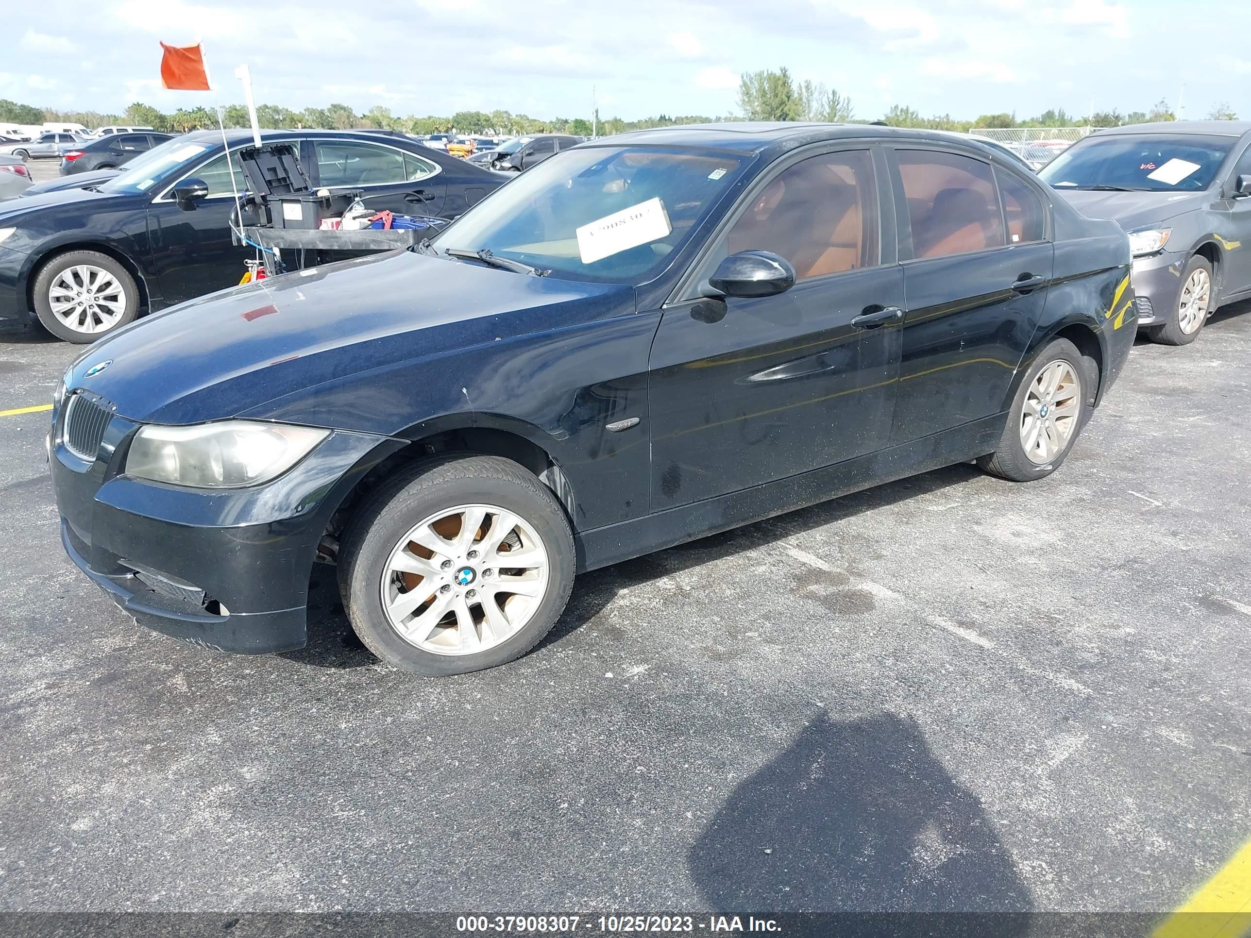 Photo 1 VIN: WBAVA33597KX72228 - BMW 3ER 