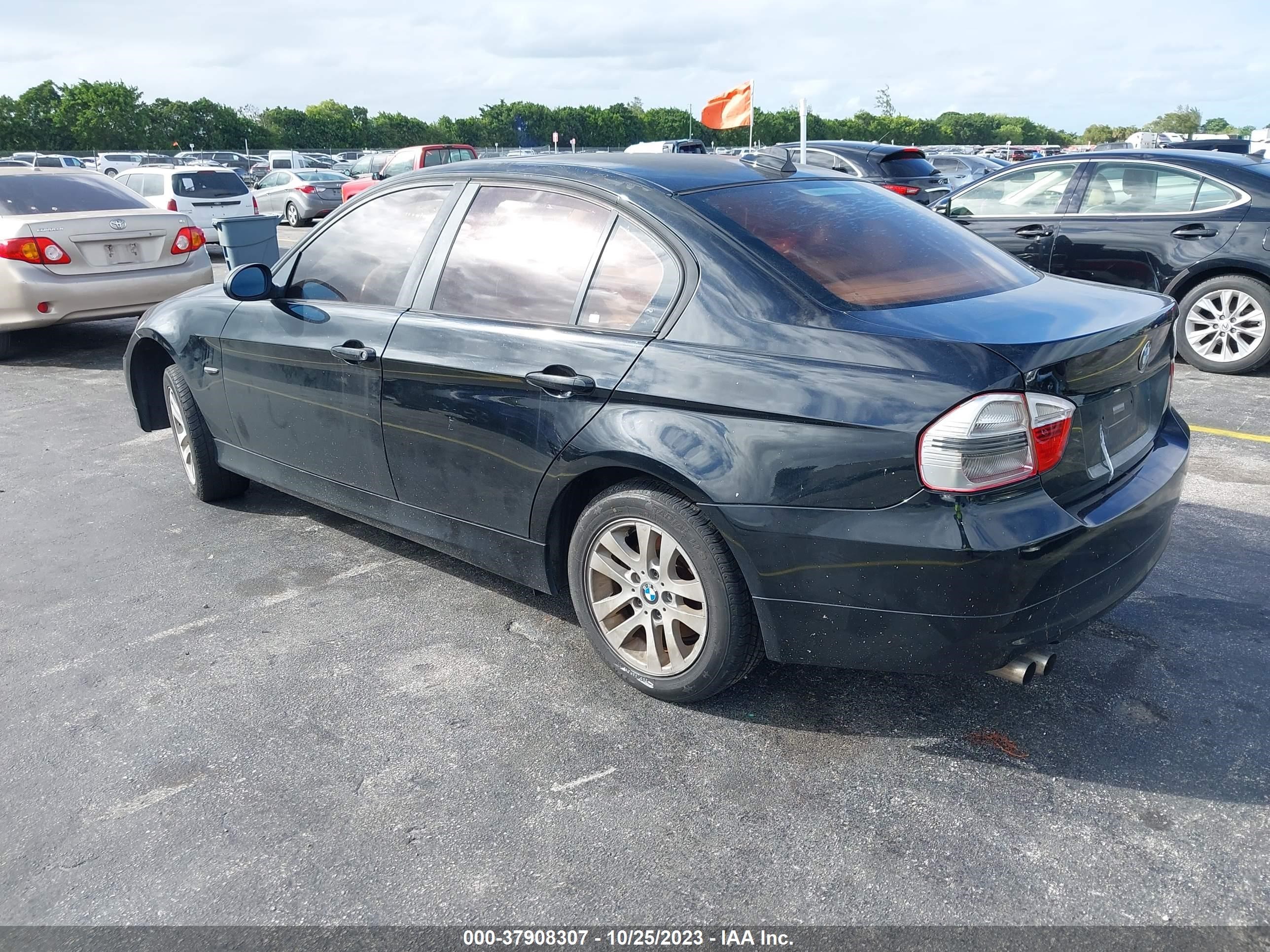 Photo 2 VIN: WBAVA33597KX72228 - BMW 3ER 