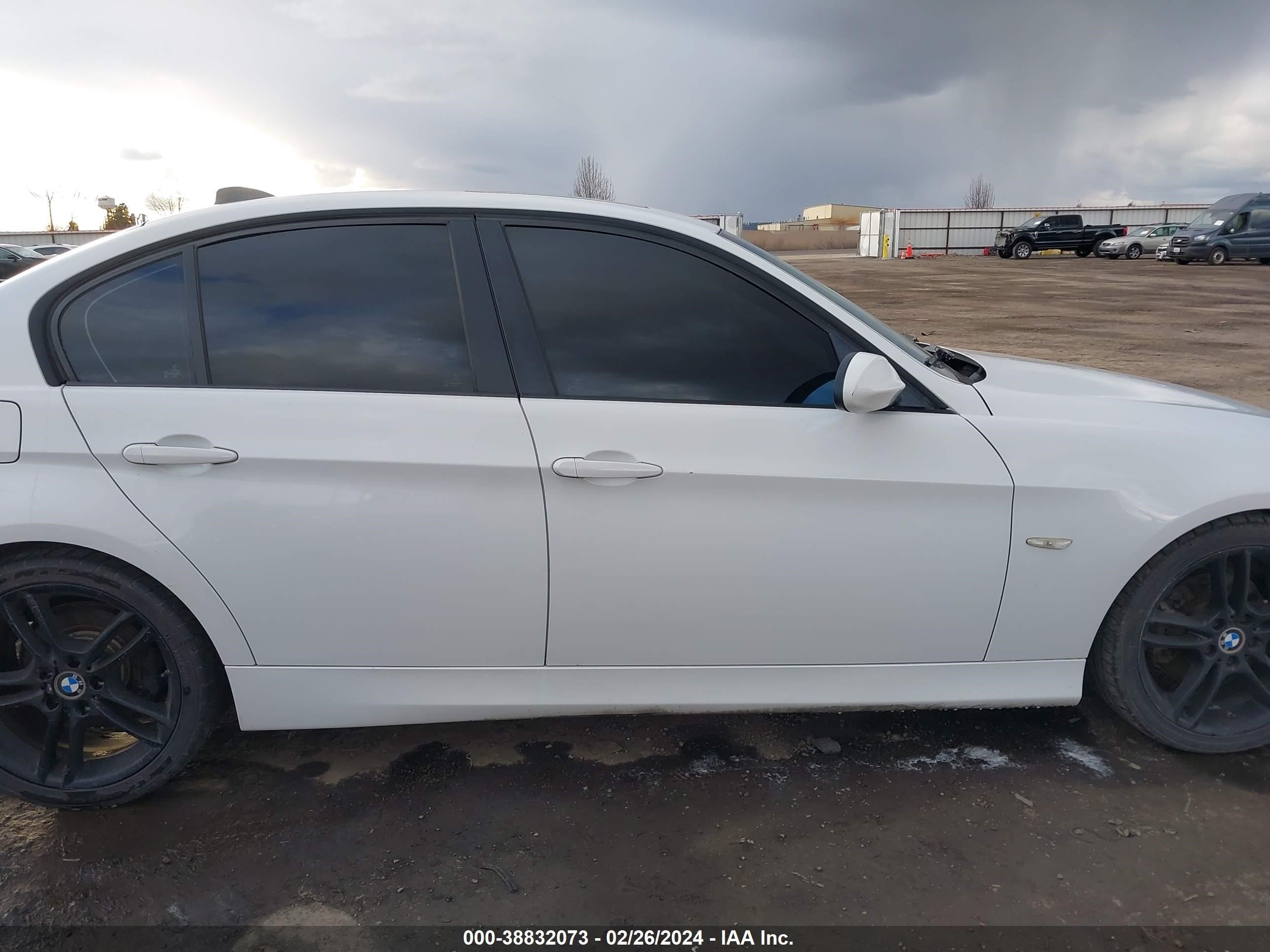 Photo 12 VIN: WBAVA33597KX72987 - BMW 3ER 