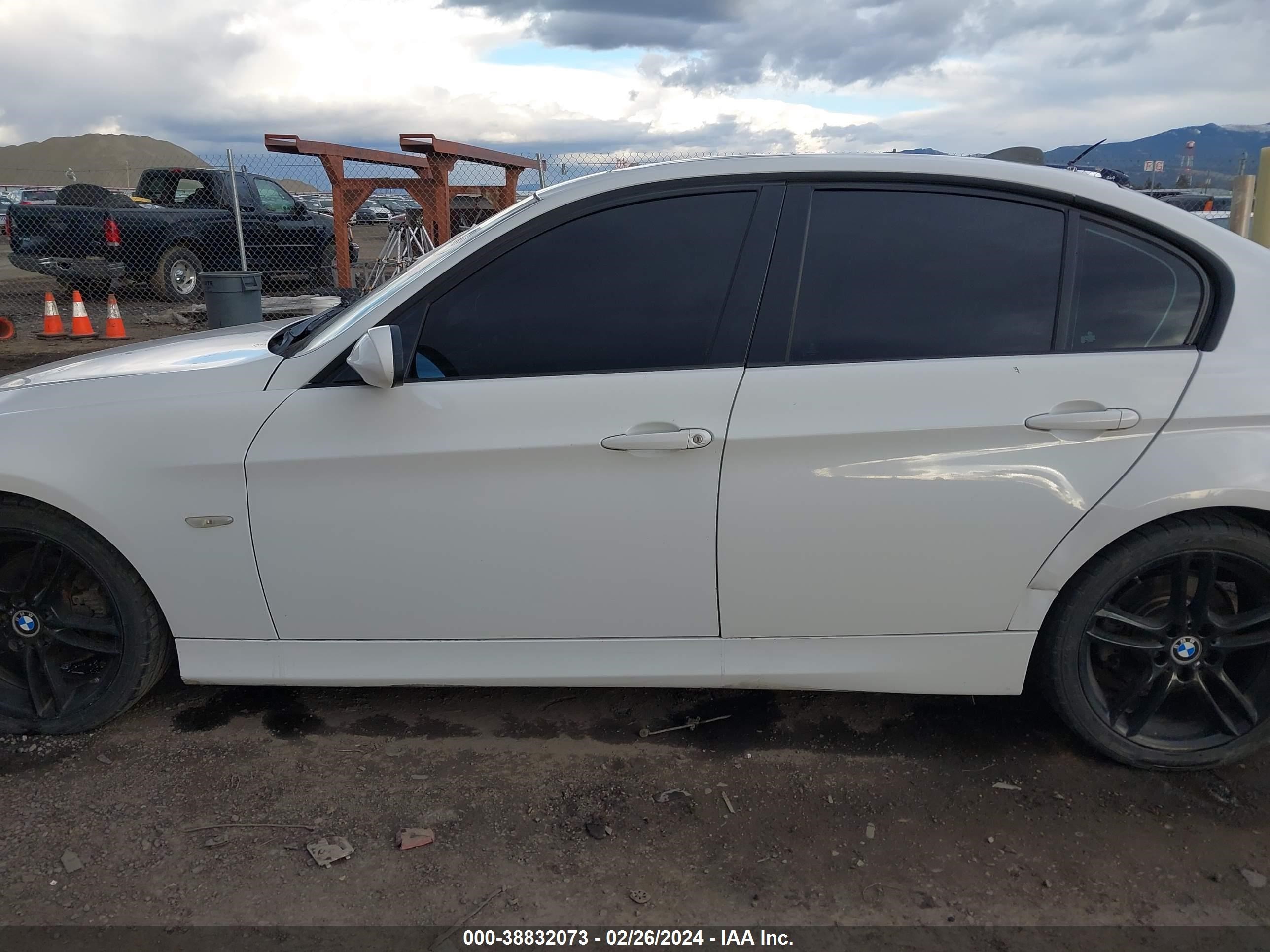 Photo 13 VIN: WBAVA33597KX72987 - BMW 3ER 