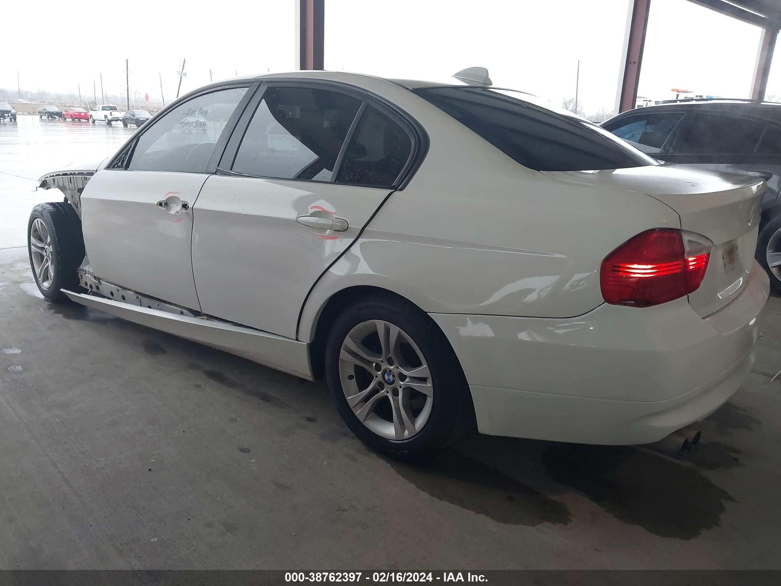 Photo 2 VIN: WBAVA37518NL44728 - BMW 3ER 