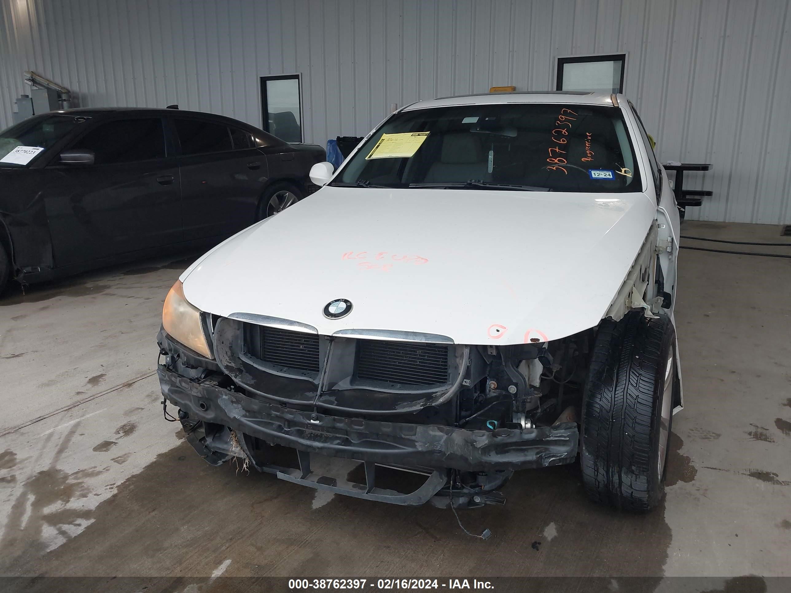 Photo 5 VIN: WBAVA37518NL44728 - BMW 3ER 