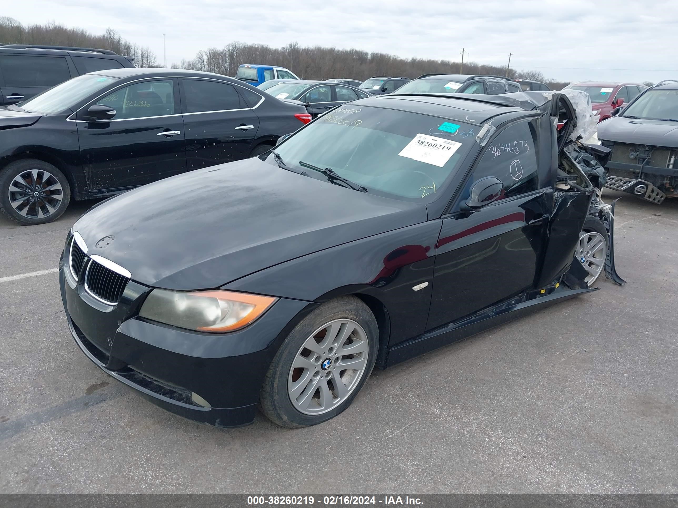 Photo 2 VIN: WBAVA37527NE27683 - BMW 3ER 