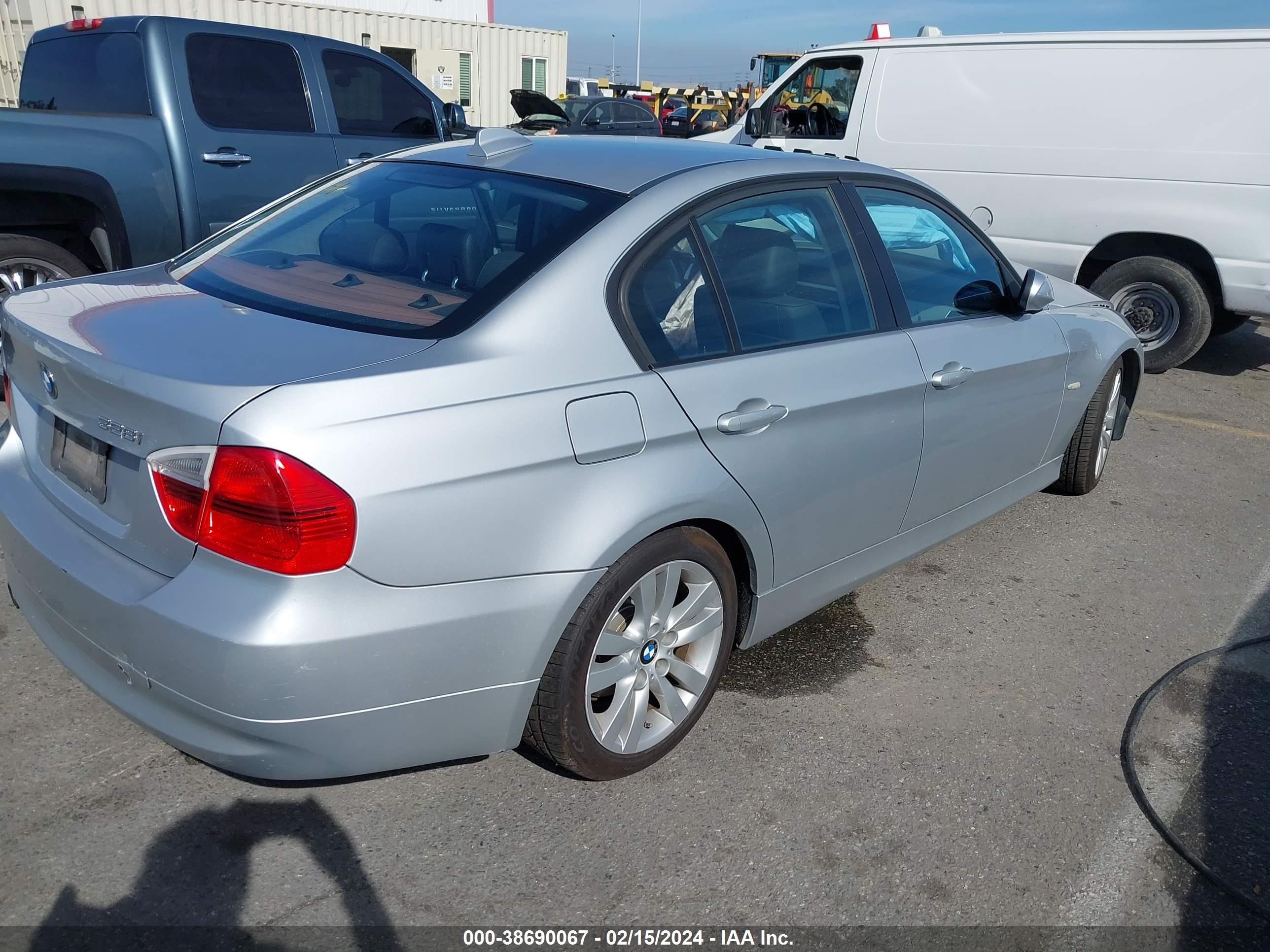 Photo 3 VIN: WBAVA37528NL50165 - BMW 3ER 