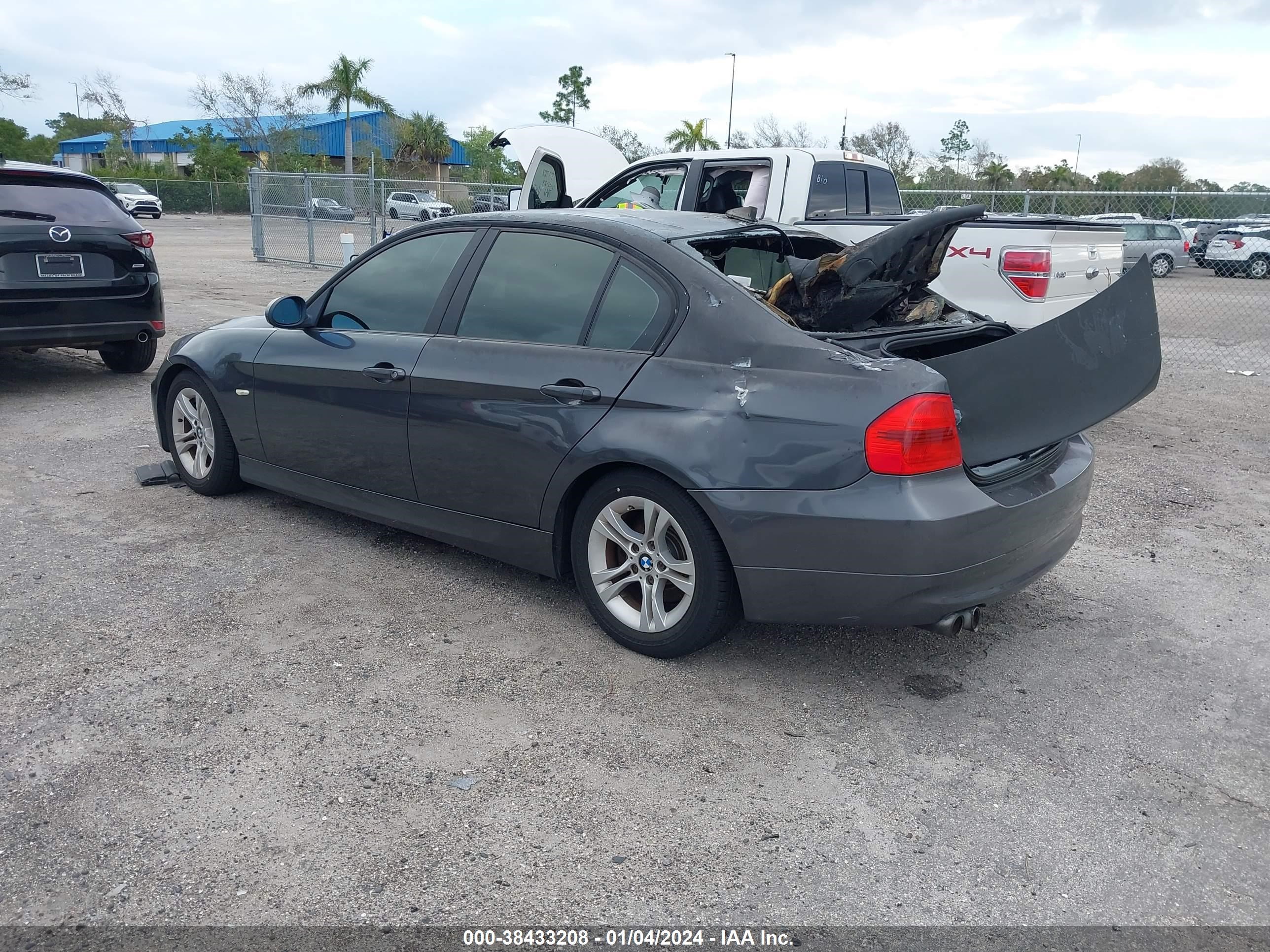 Photo 2 VIN: WBAVA37538NL49364 - BMW 3ER 