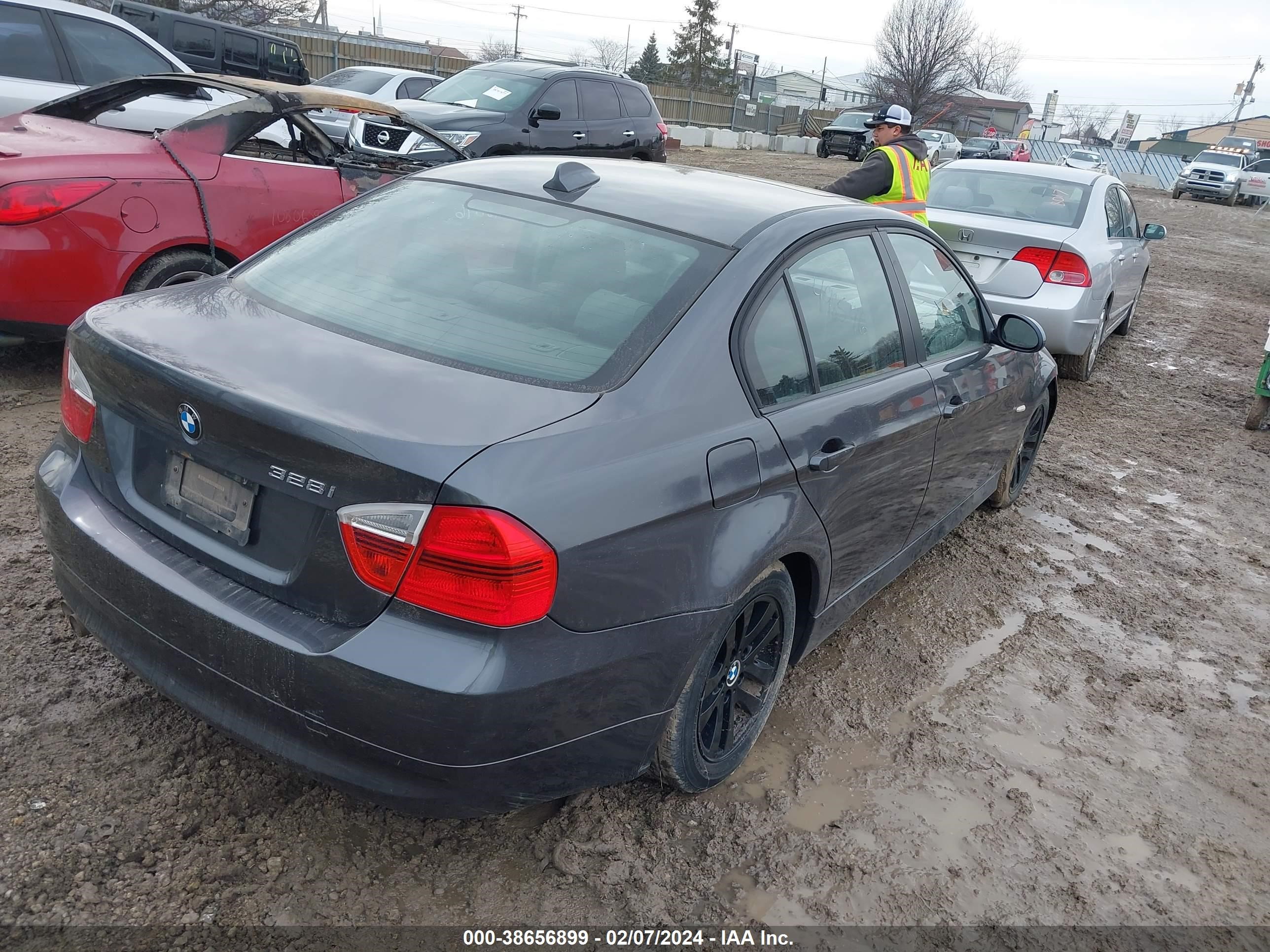 Photo 3 VIN: WBAVA37547NE27619 - BMW 3ER 