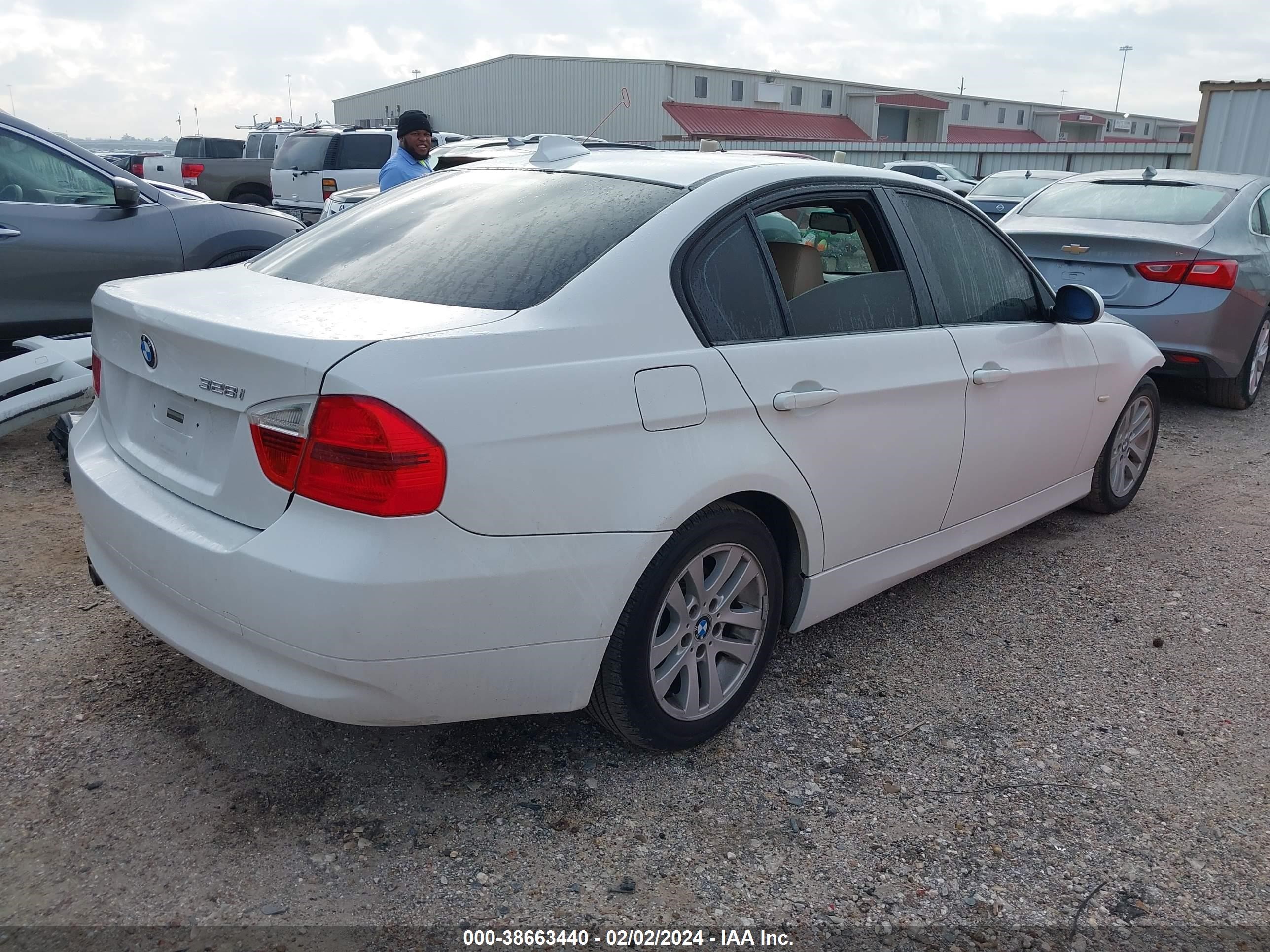 Photo 3 VIN: WBAVA37567NE28352 - BMW 3ER 