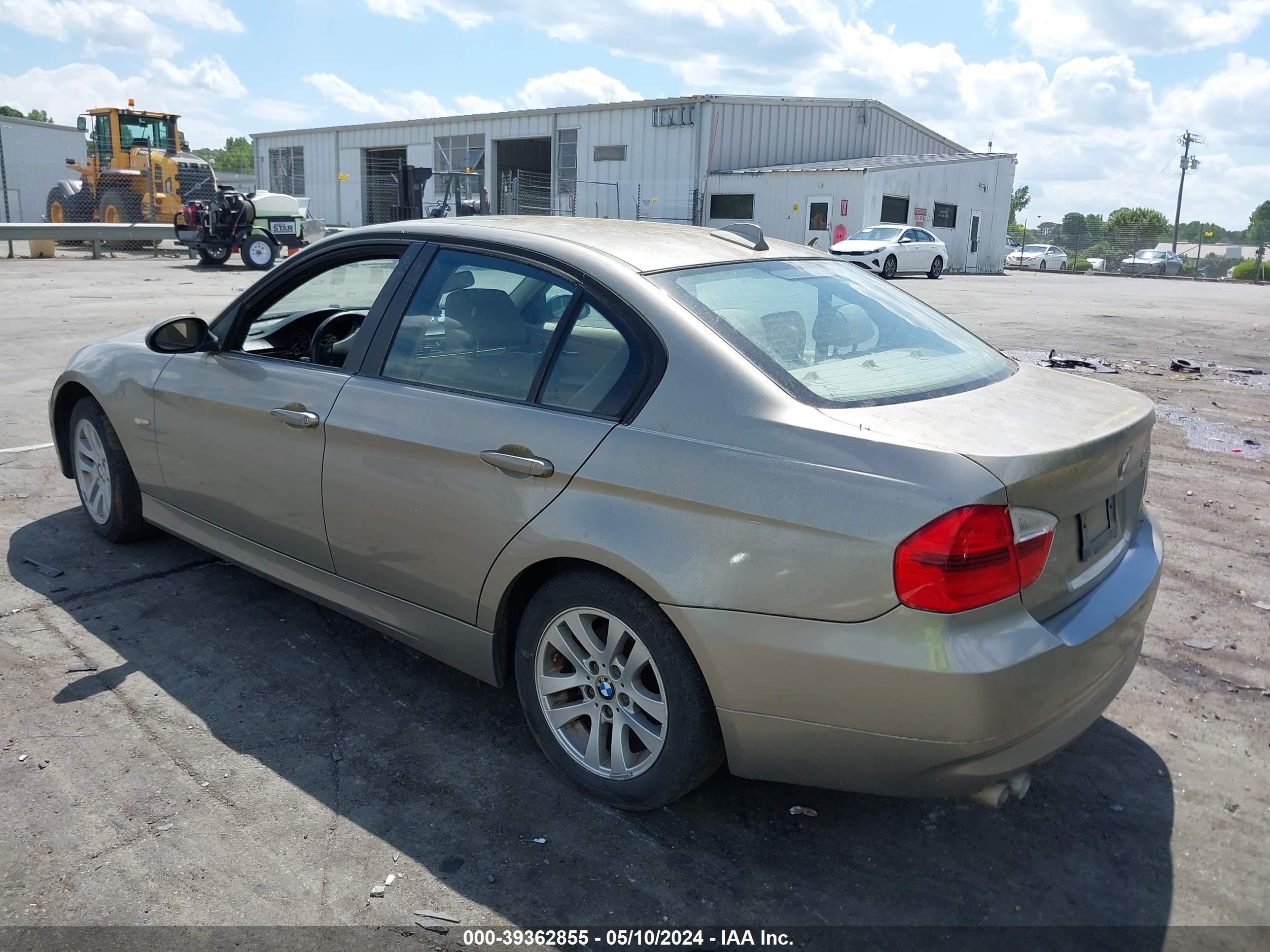 Photo 2 VIN: WBAVA37587NL14026 - BMW 3ER 